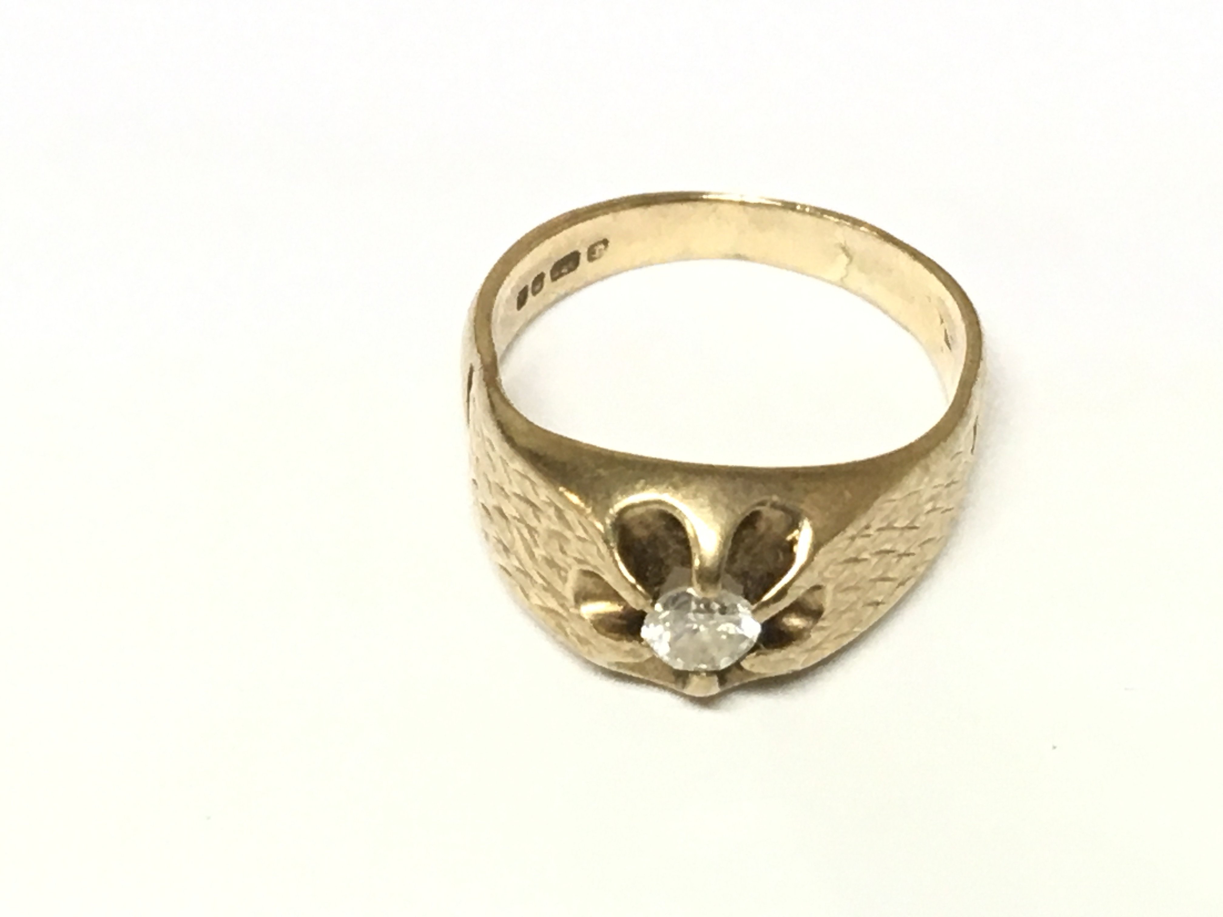 9ct gold gents gypsy style diamond ring. Size M and 3.5g