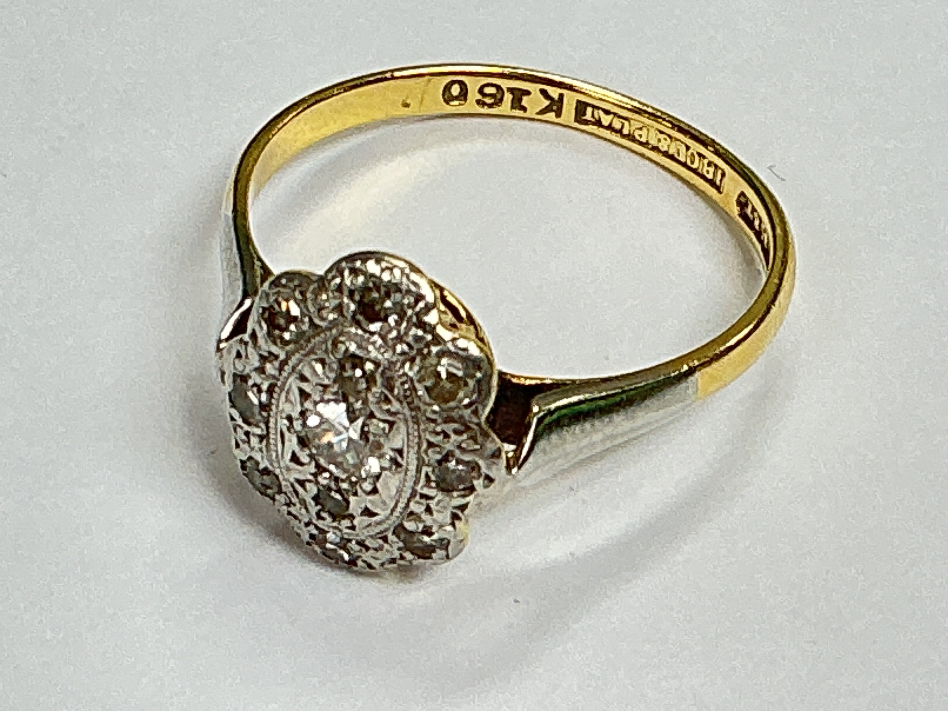 an 18ct gold diamond pattern set ring. Approx weight 2.81 grams, approx size N.