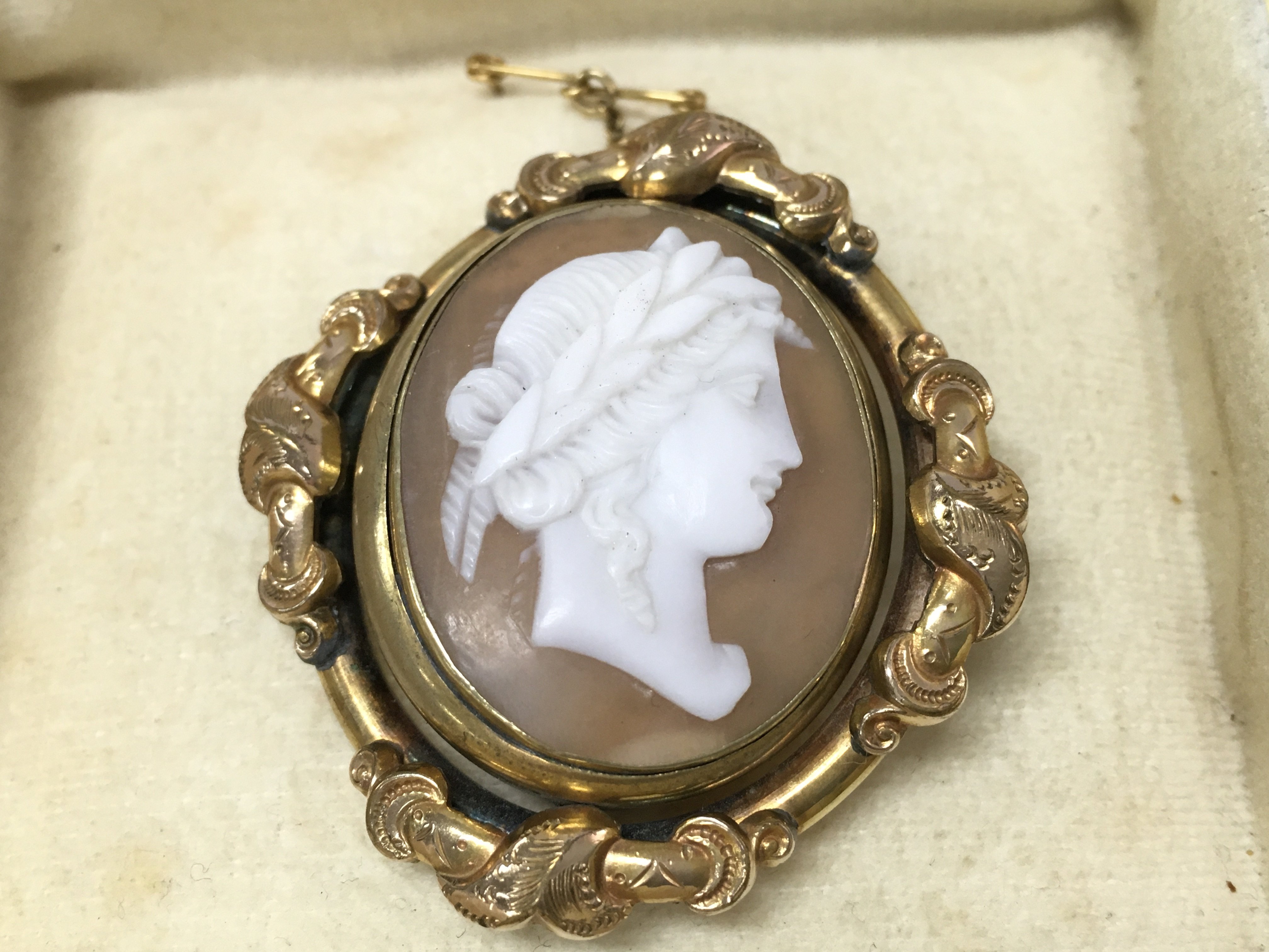 Two sided swivel brooch Victorian or earlier . Postage category A