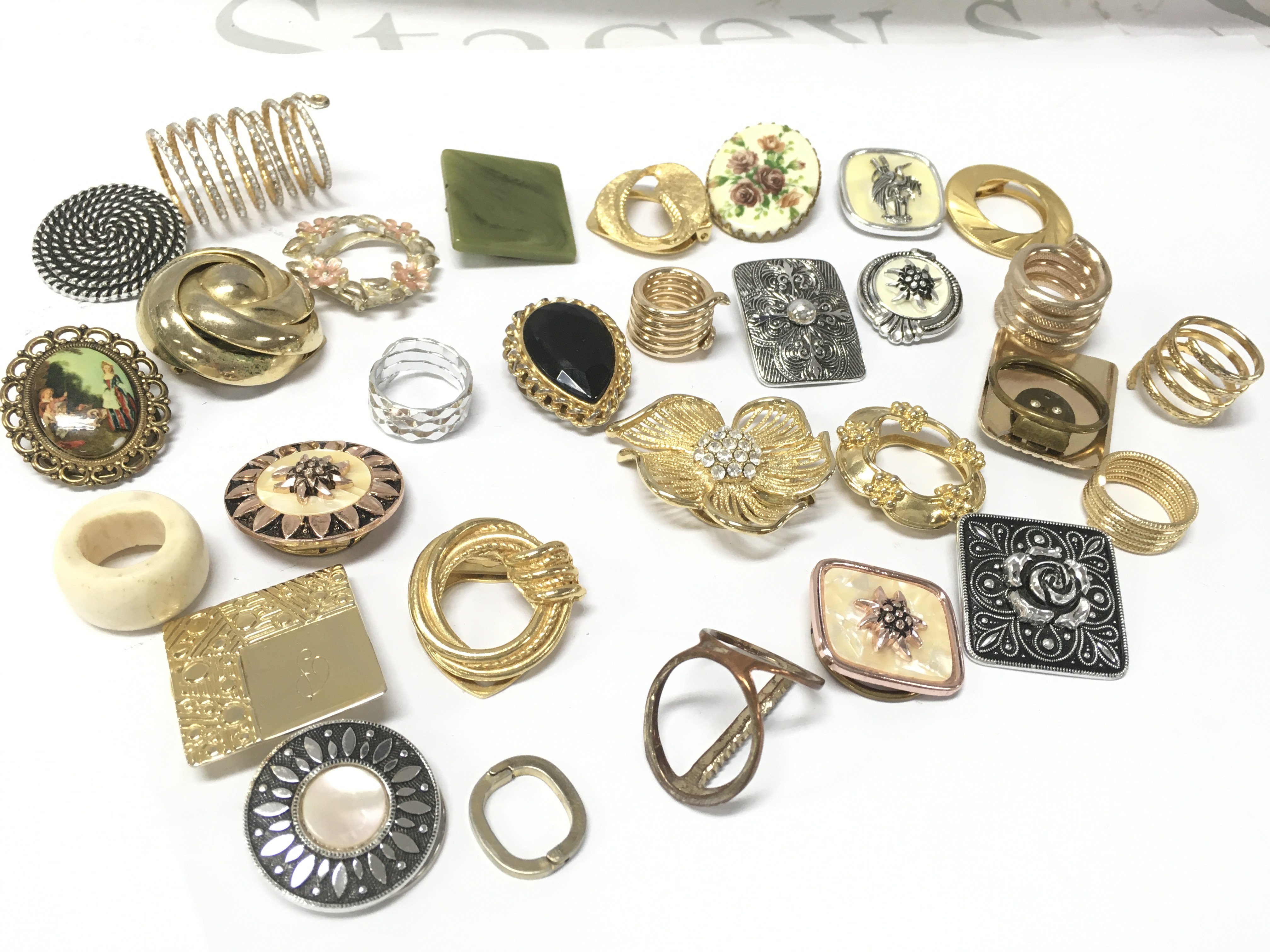 30 vintage scarf clips . Postage cat a