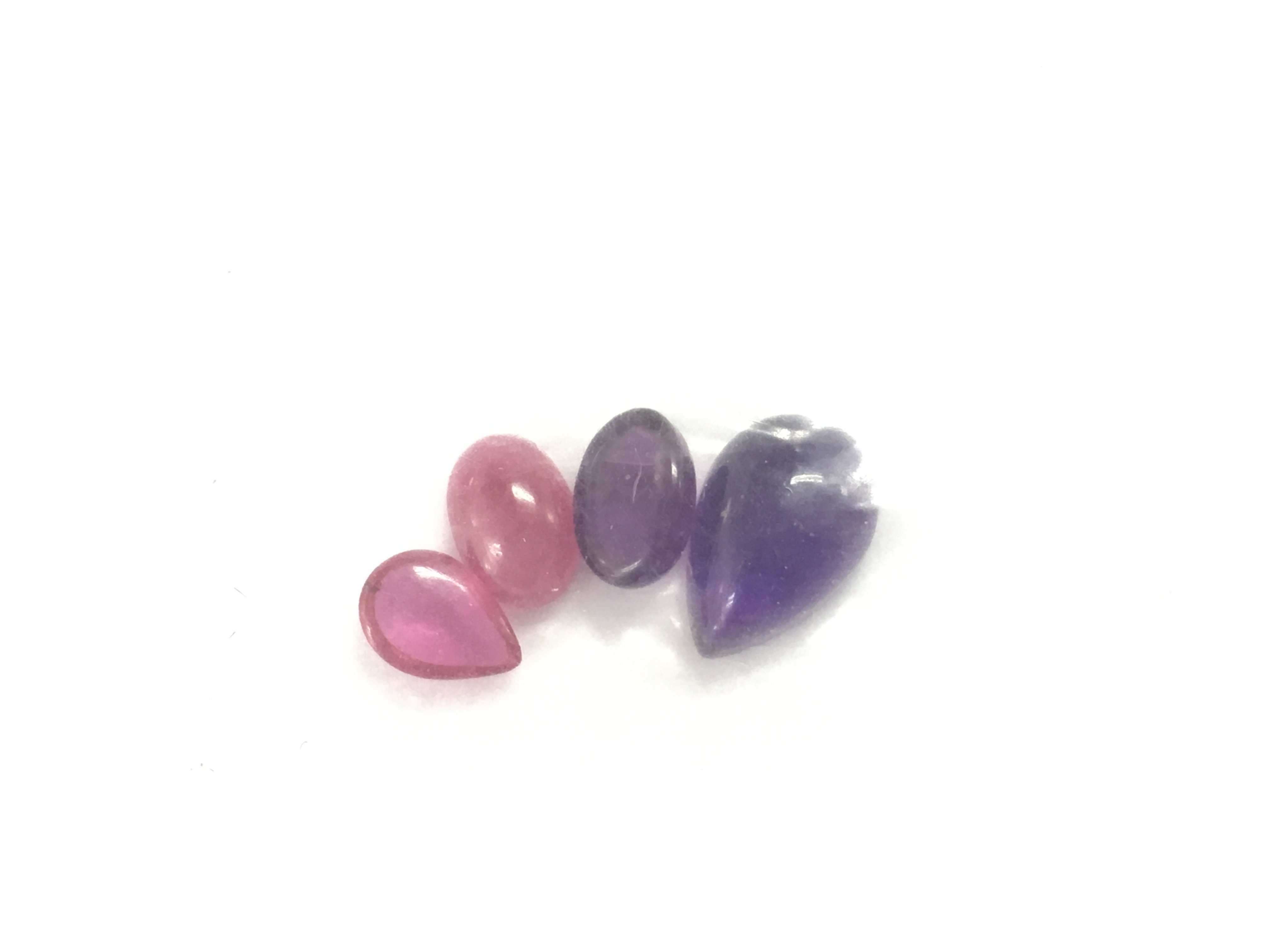 Mixed loose gemstones including 2.32ct amethysts and 1.16ct rubies. Postage A