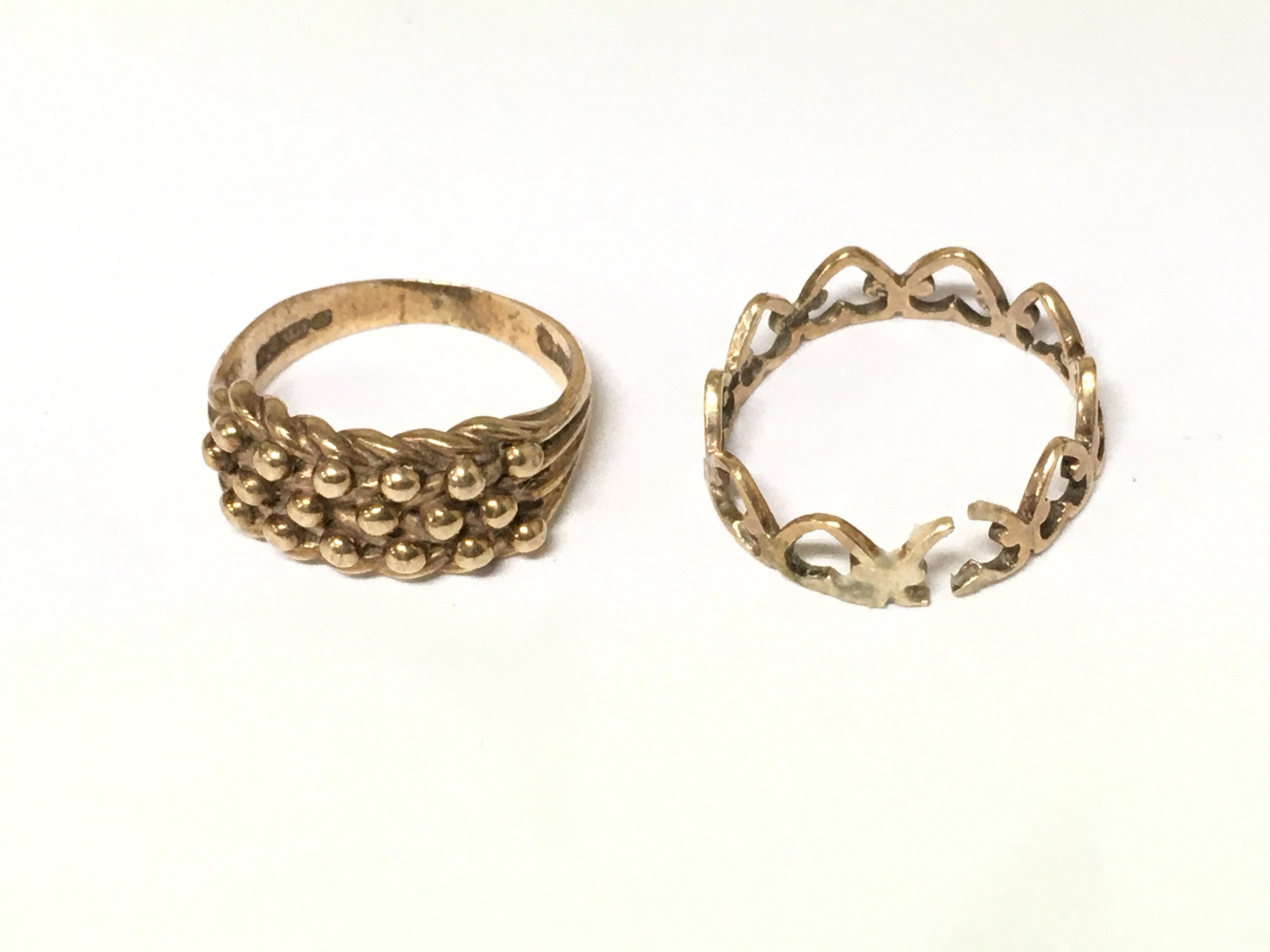 Two 9ct gold rings approximately 5.05g and sizes j 1/2 and M.