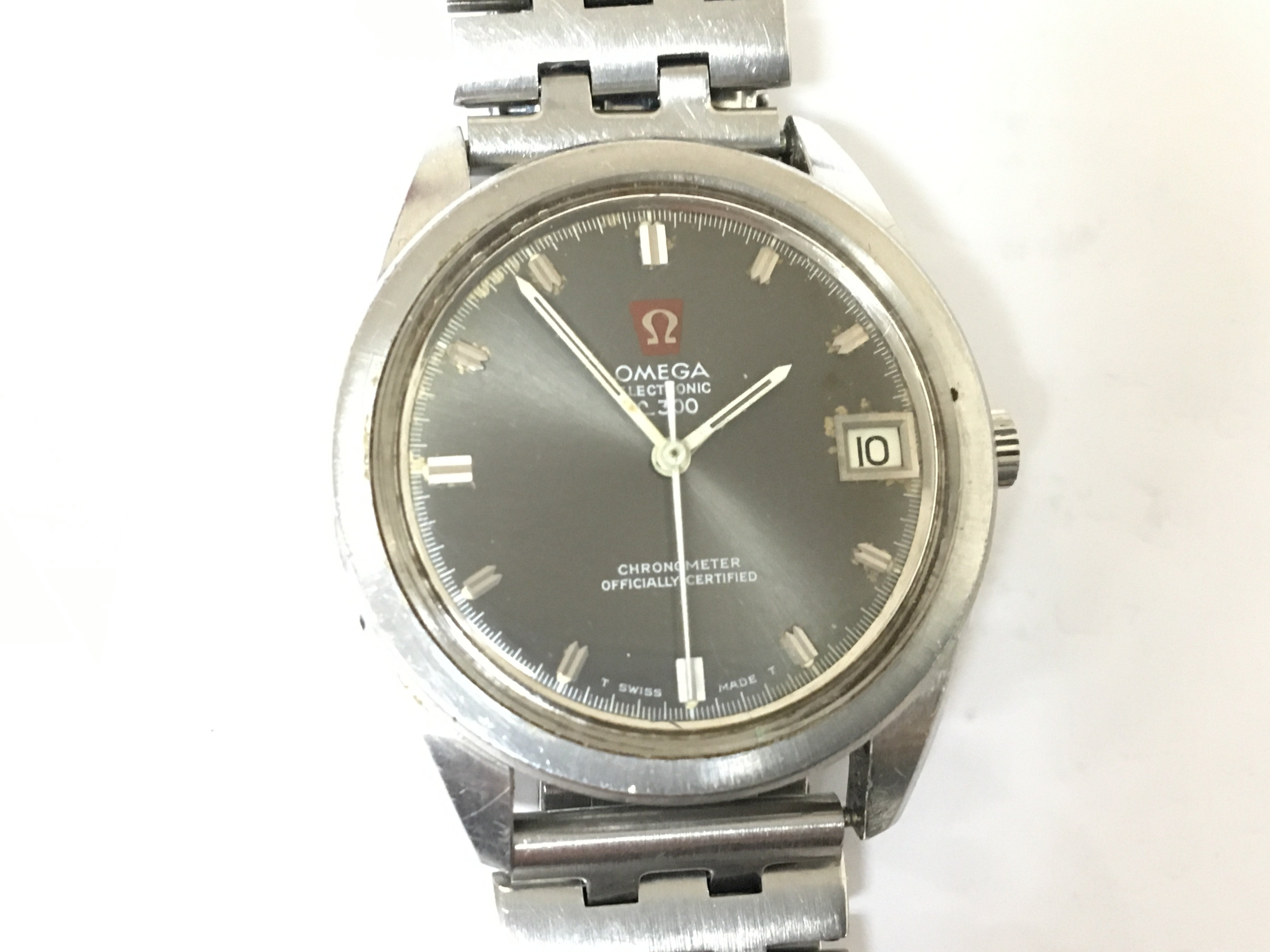 A Gents Omega Electronic f300 Automatic gents watch circa 1970 with a silver grey dial split second outer edge batons date aperture stainless steel original strap and clasp with original box seen working.