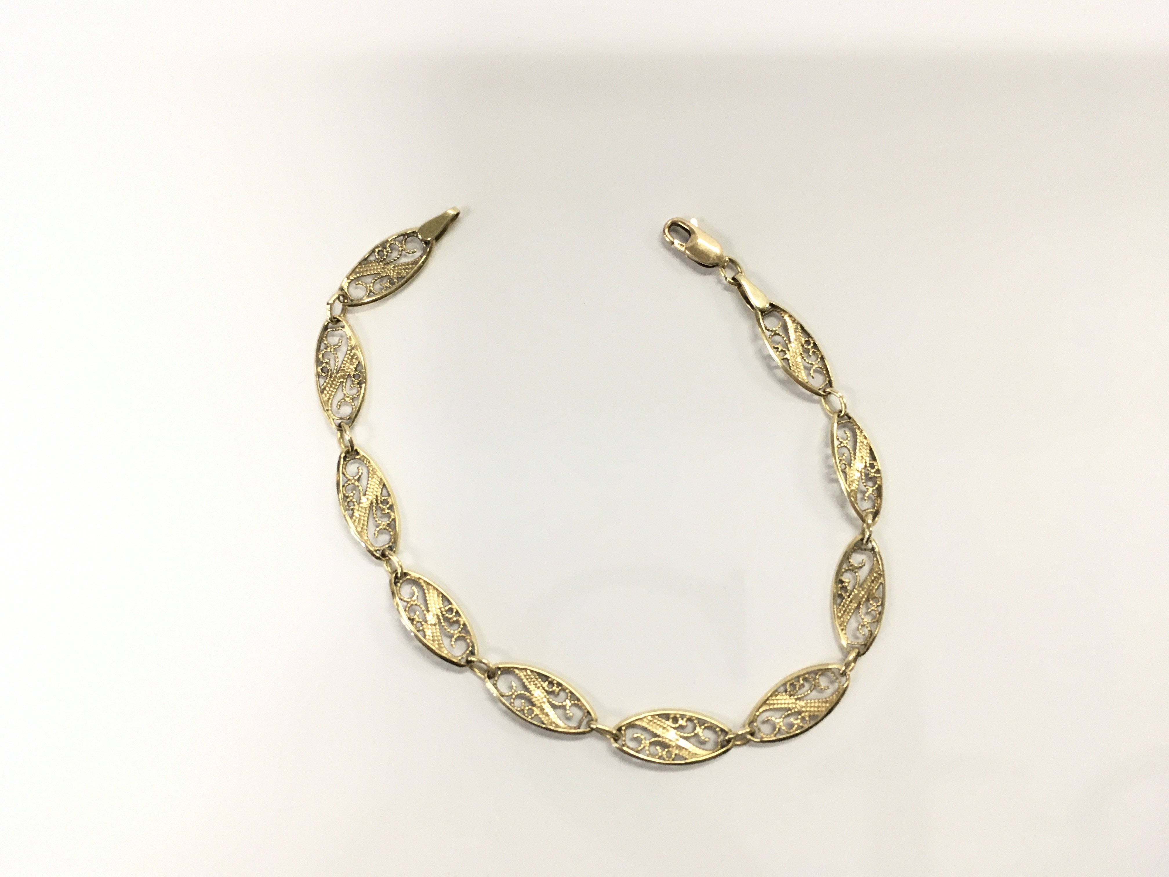 A 9ct gold bracelet. 4.38g