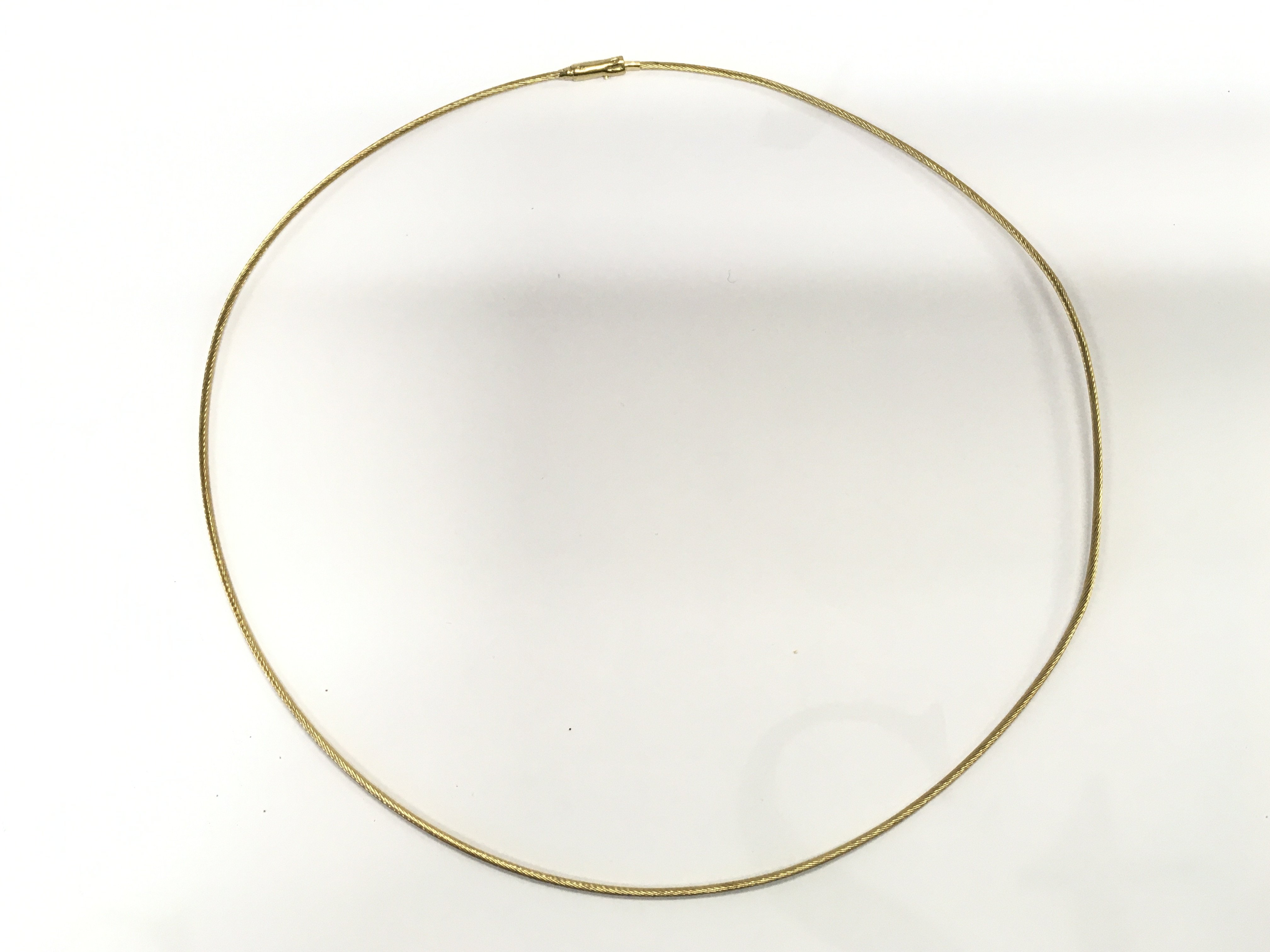 A 9ct gold necklace. Approximately 4.53g
