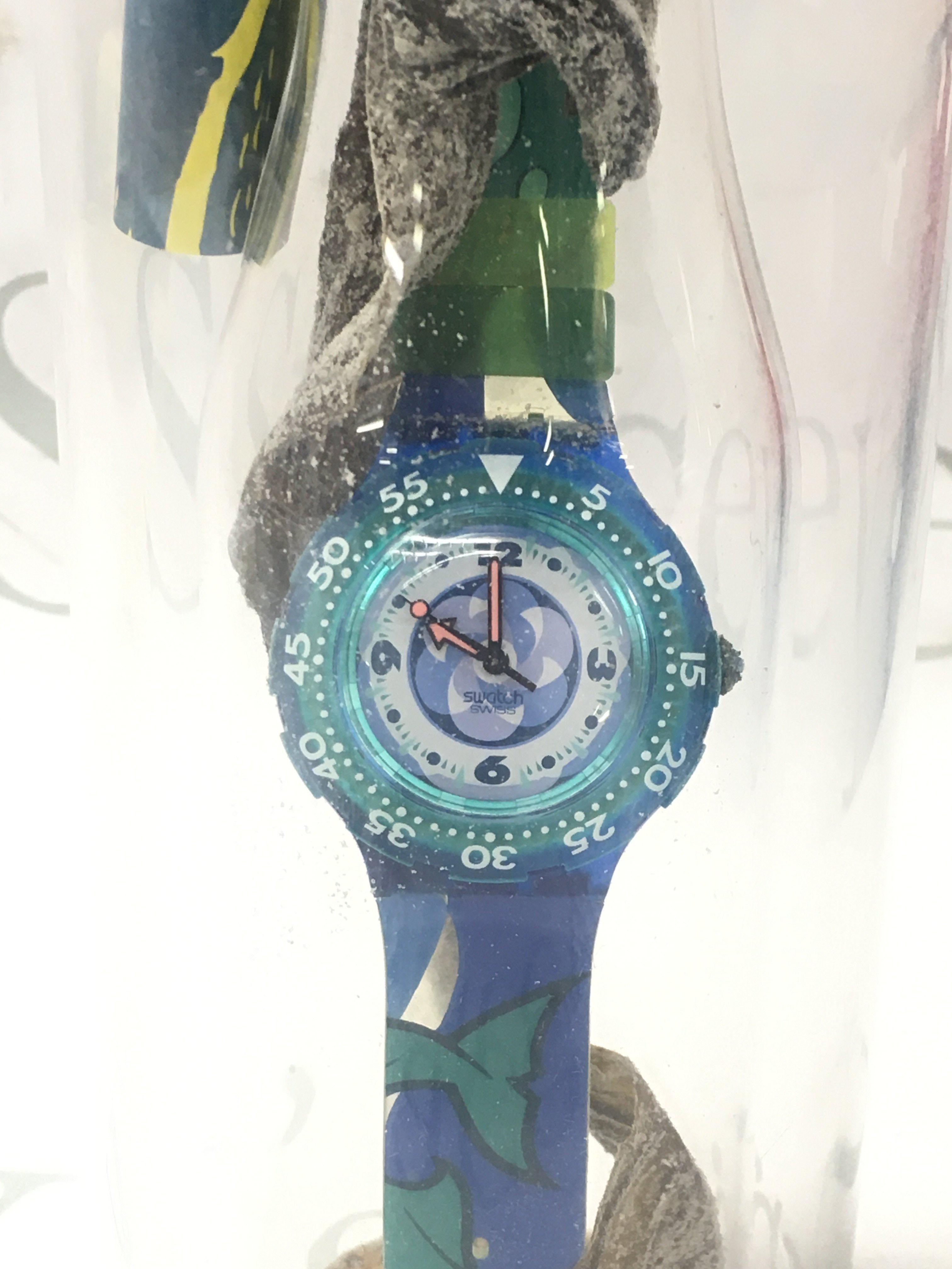 A vintage 1994 swatch scuba "200 PACIFIC BEACH SDN110"