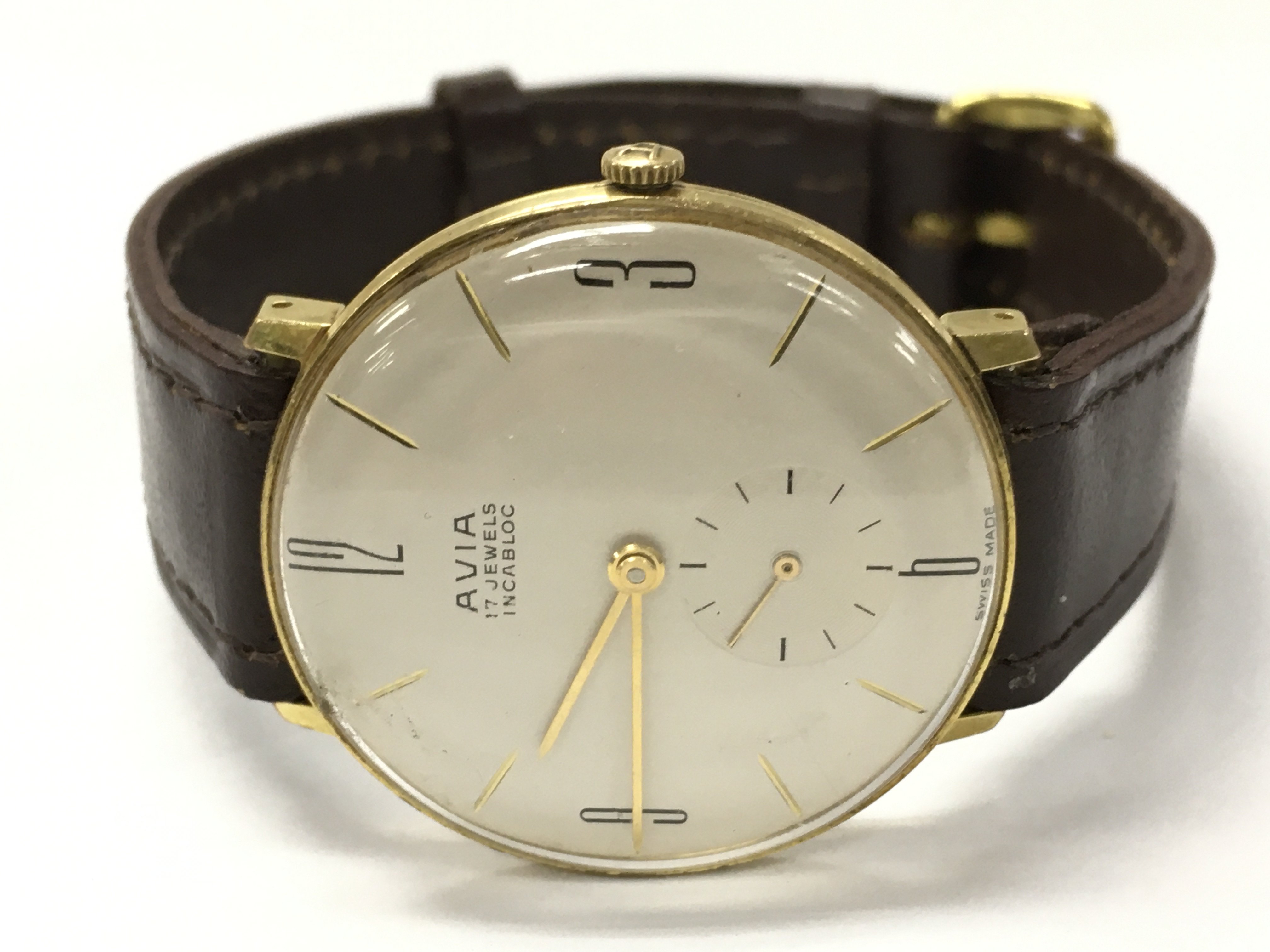 A vintage Gents Avia wristwatch with 17 jewels incabloc Swiss movement (working)