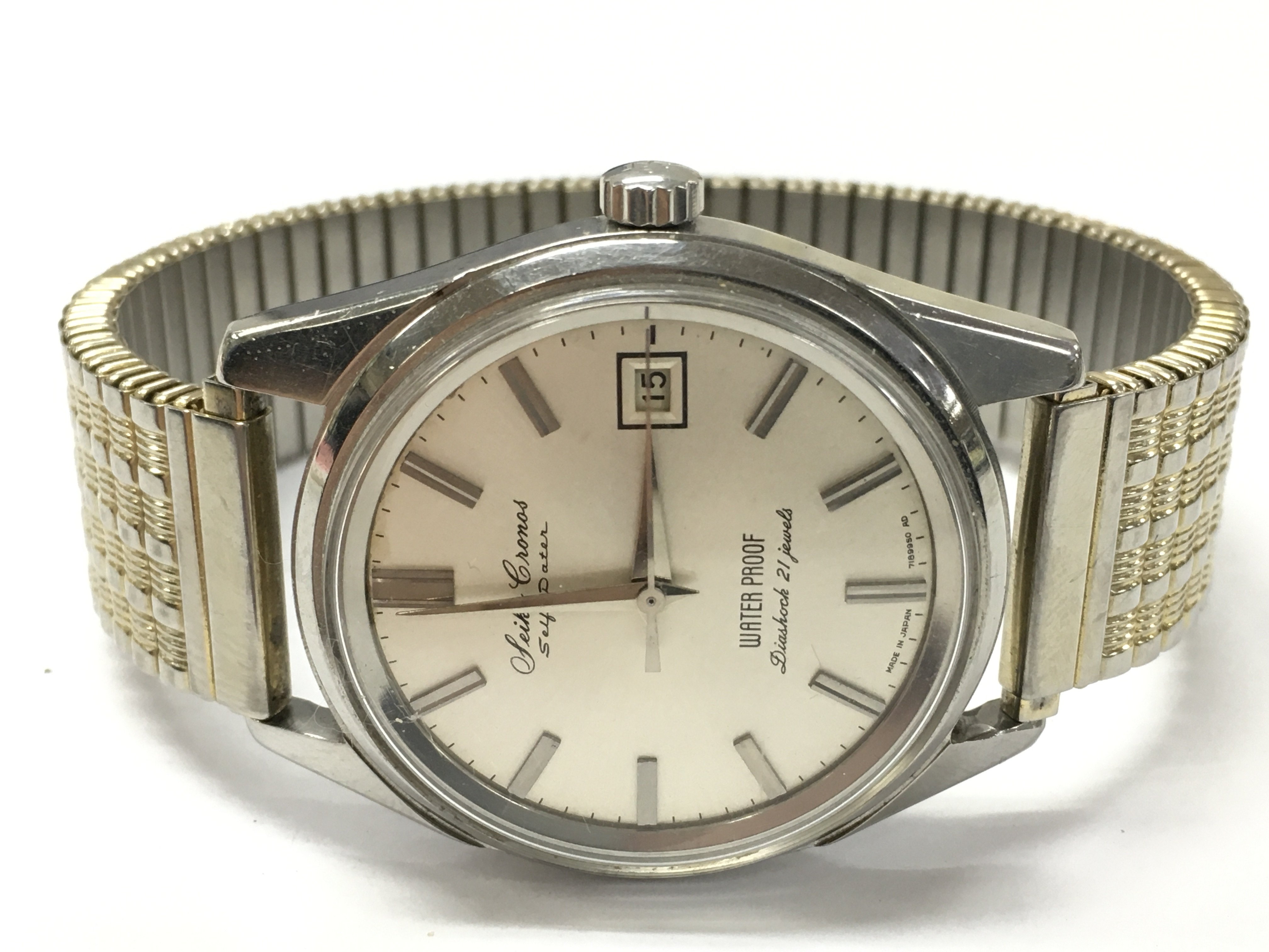 A Seiko Cronos self dated waterproof diashock 21 jewel movement and expanding bracelet (working). Postage category A