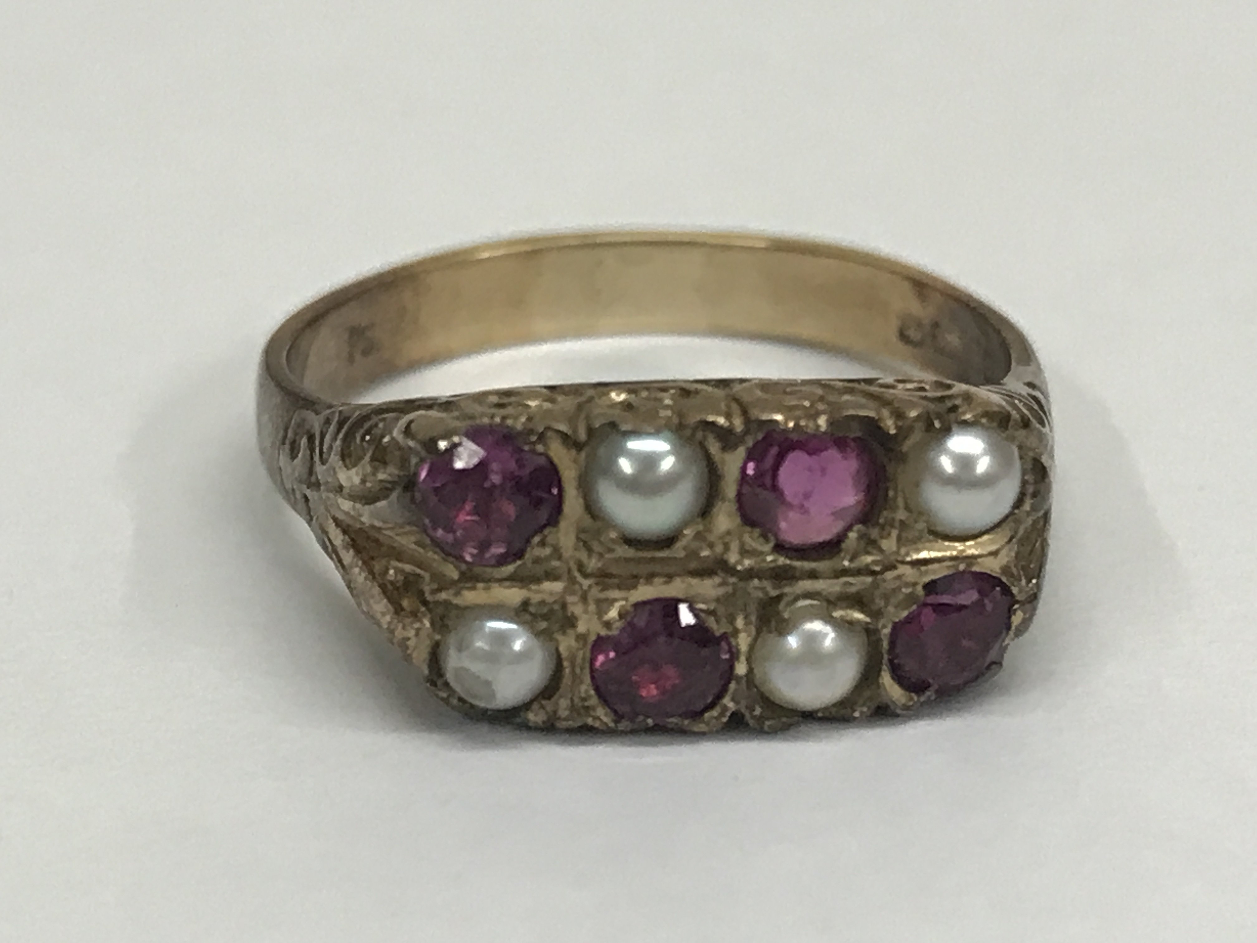 A 9ct gold garnet and Pearl ring, size P/Q 3.7g total weight. Postage category A