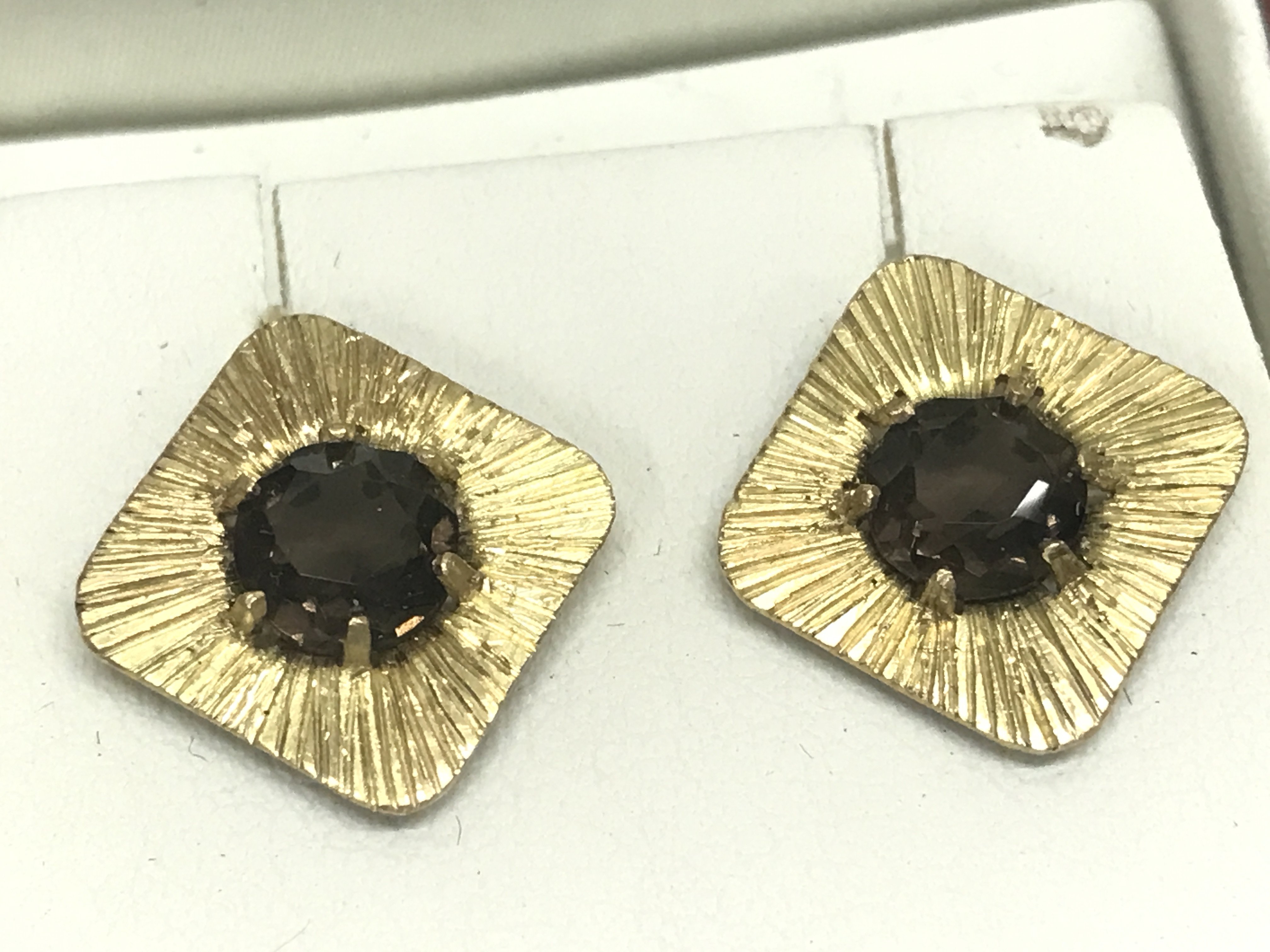 18ct gold and Smokey Quartz set earrings . 2.8g total weight. Postage category A