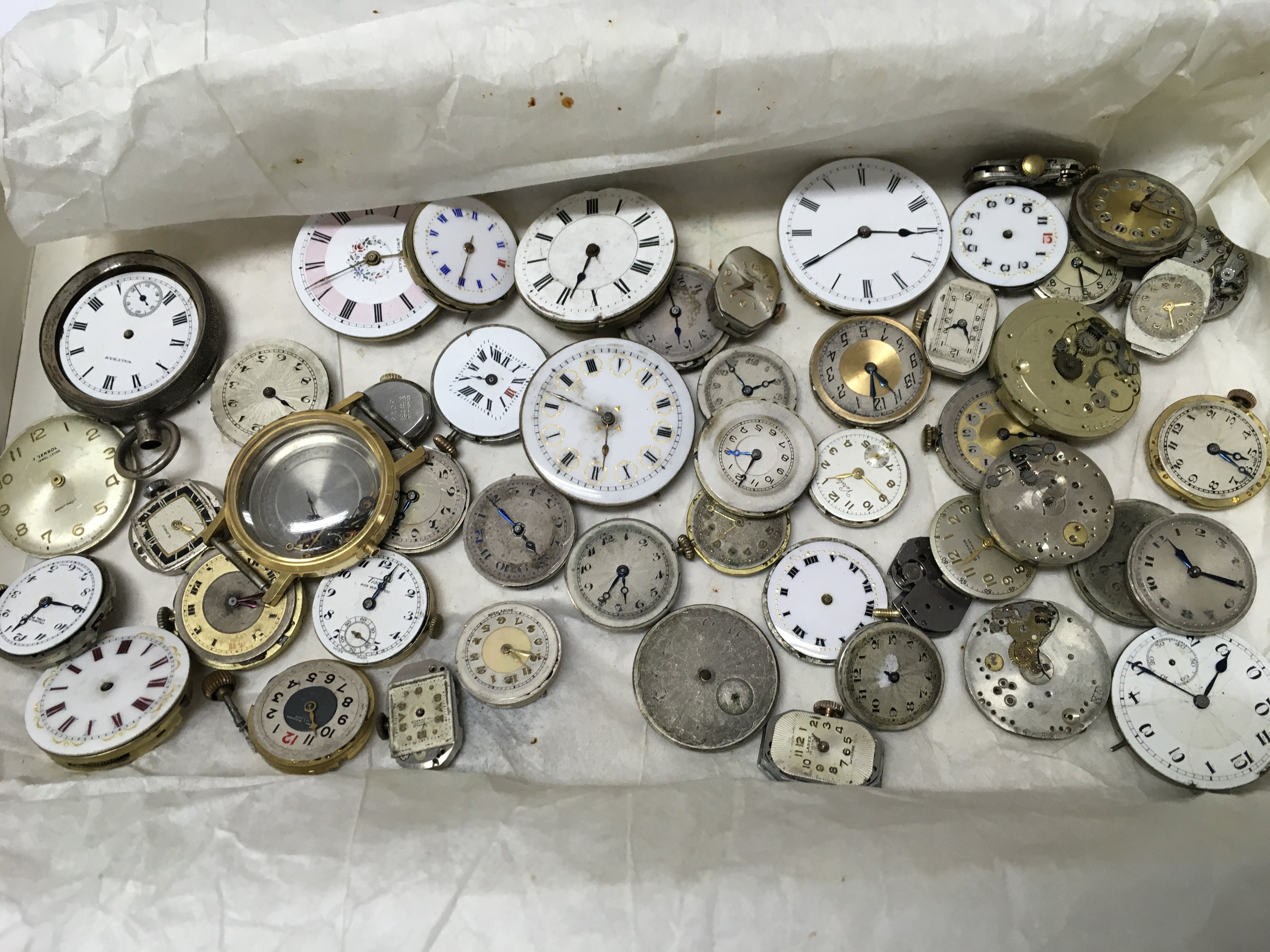 A mixed collection of vintage watch movements for spares . Postage cat b- NO RESERVE