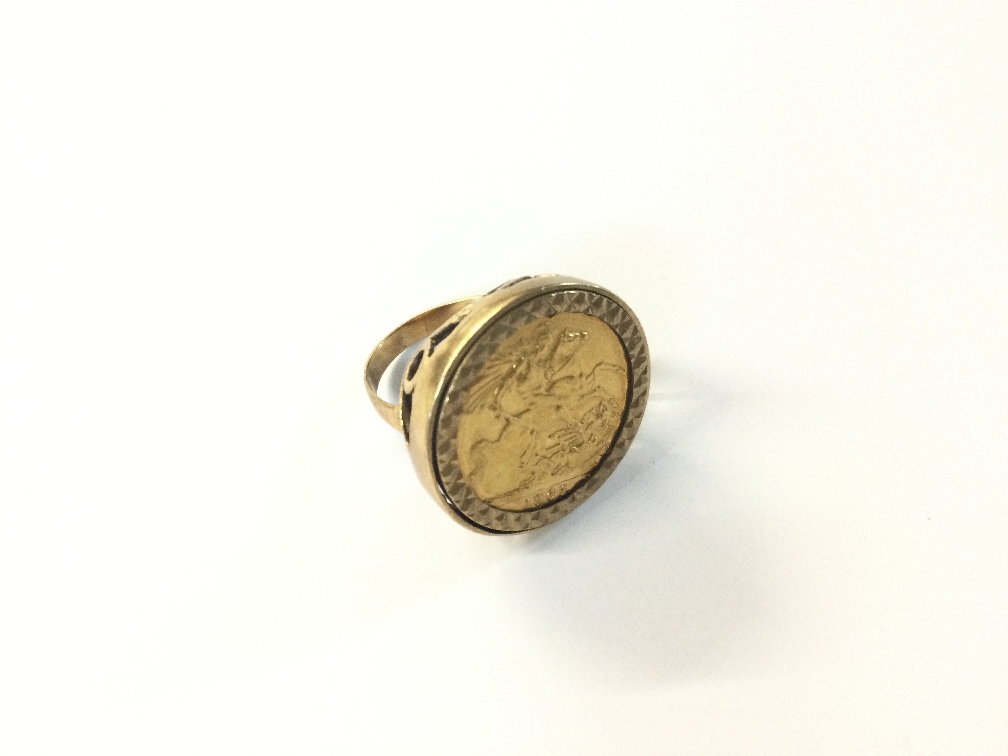 A 1965 Queen Elizabeth II golden sovereign, 22 karat gold. Mounted in a 9 karat gold ring. 13.12g.