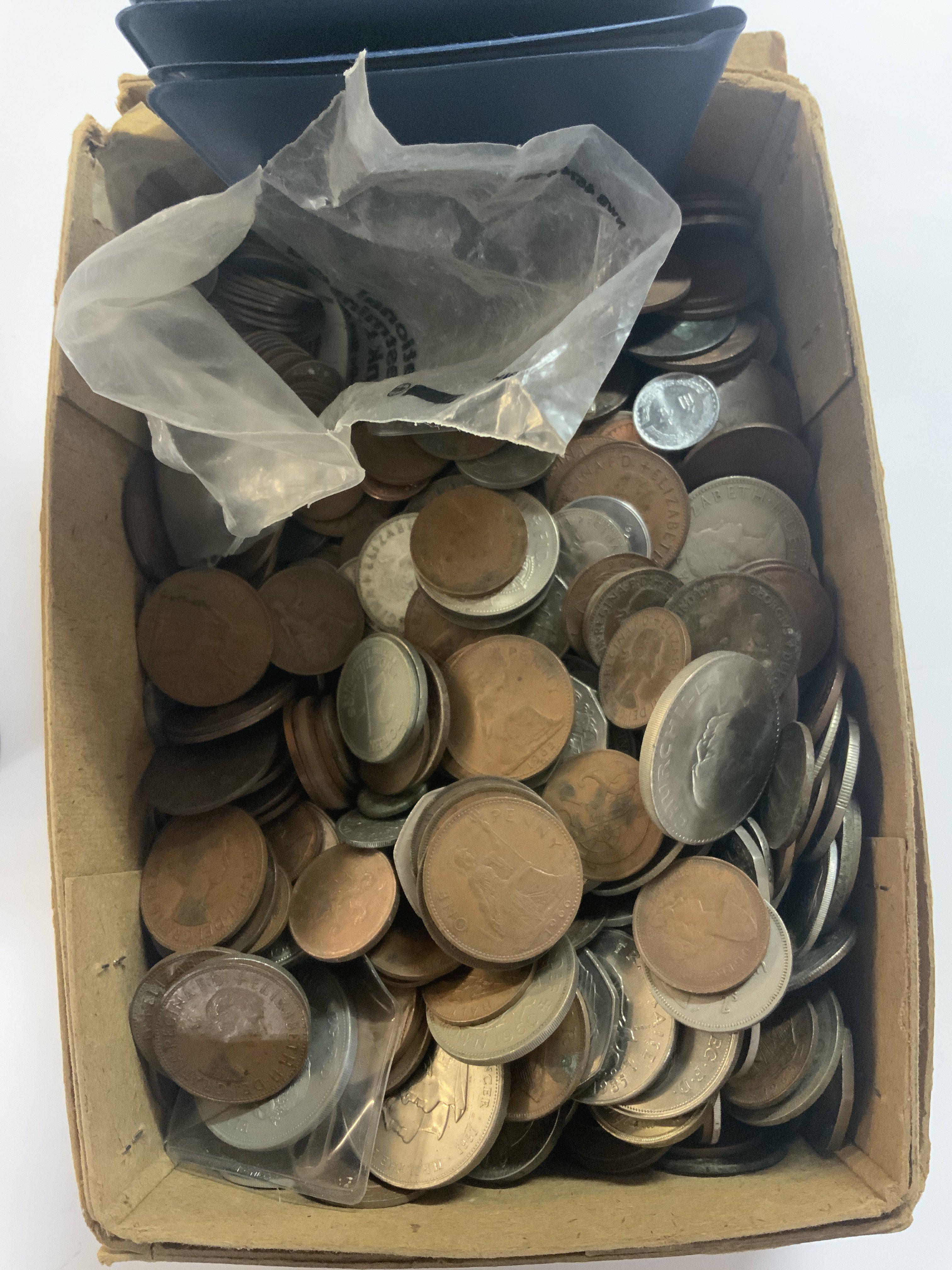 A mixed lot of mostly British coinage.