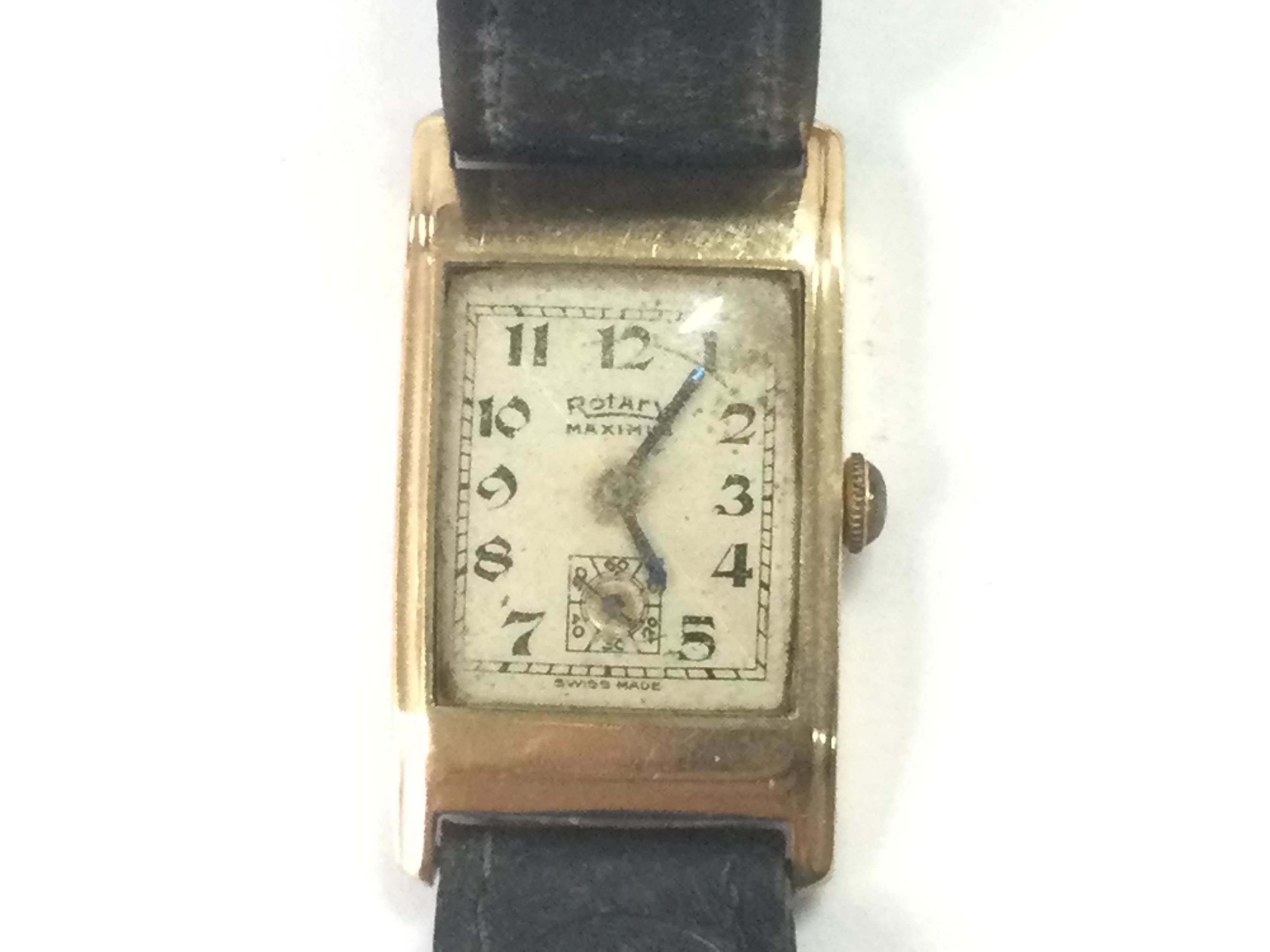 A 9ct gold cased gents Rotary watch. Shipping category A.