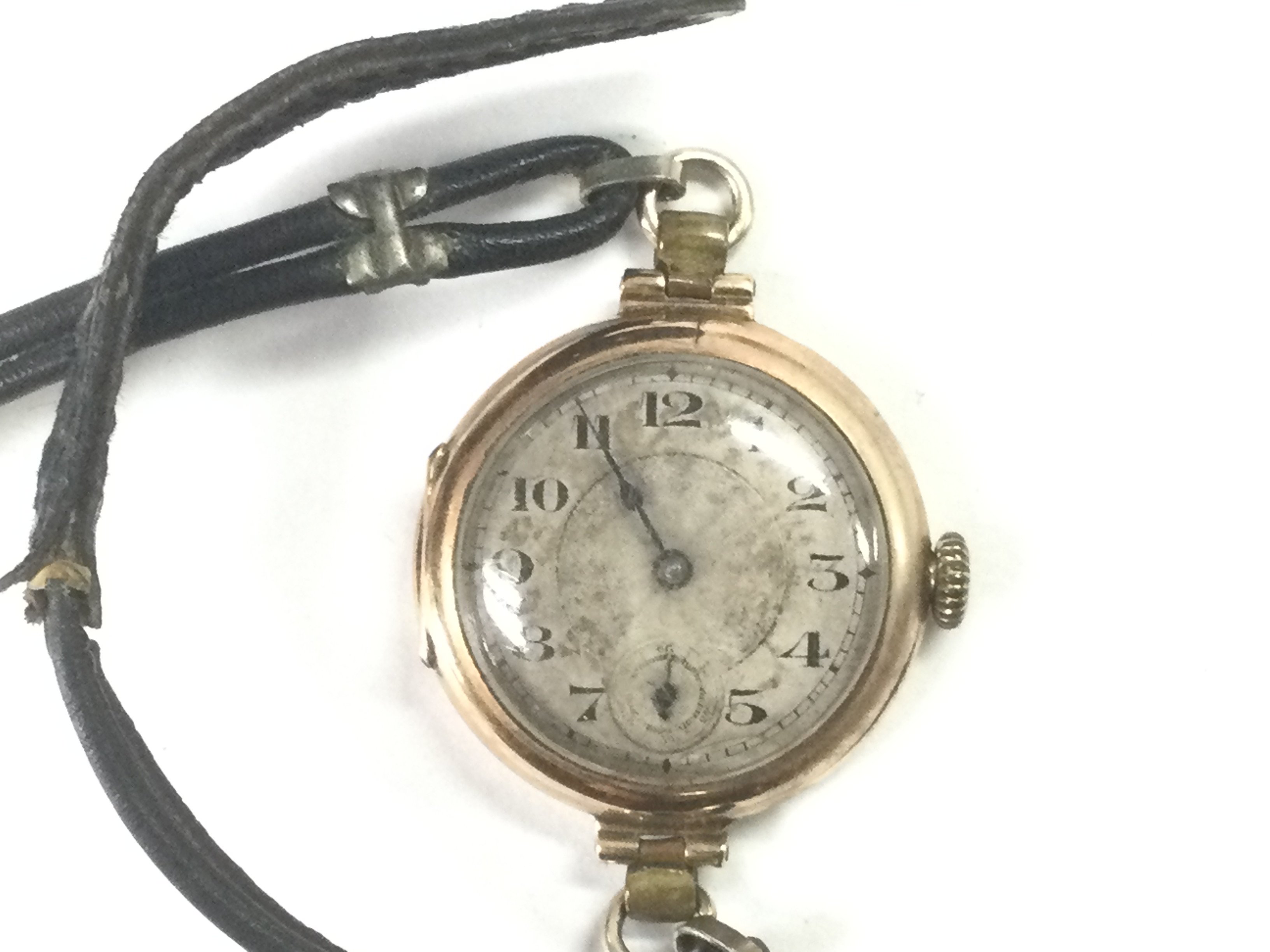 A 9ct gold cased ladies watch. Shipping category A.