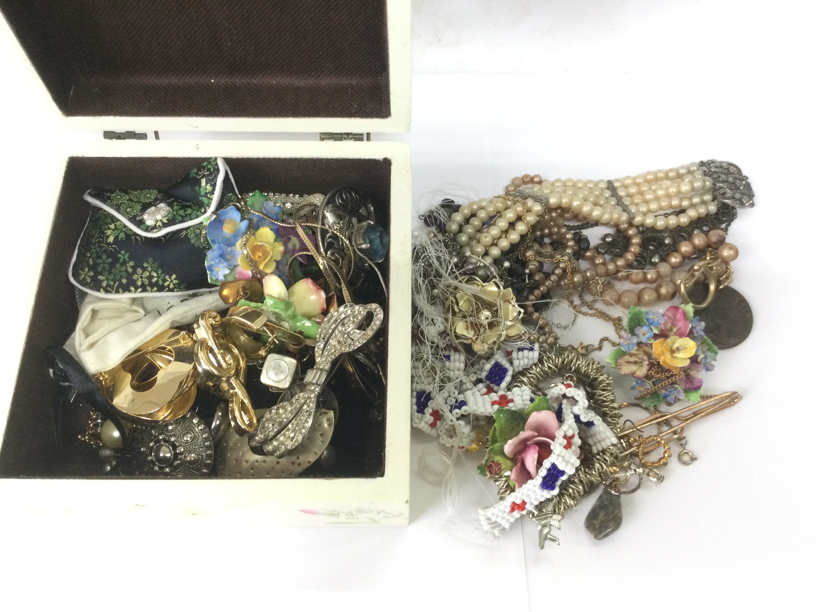 A small box of costume jewellery. Shipping category B.