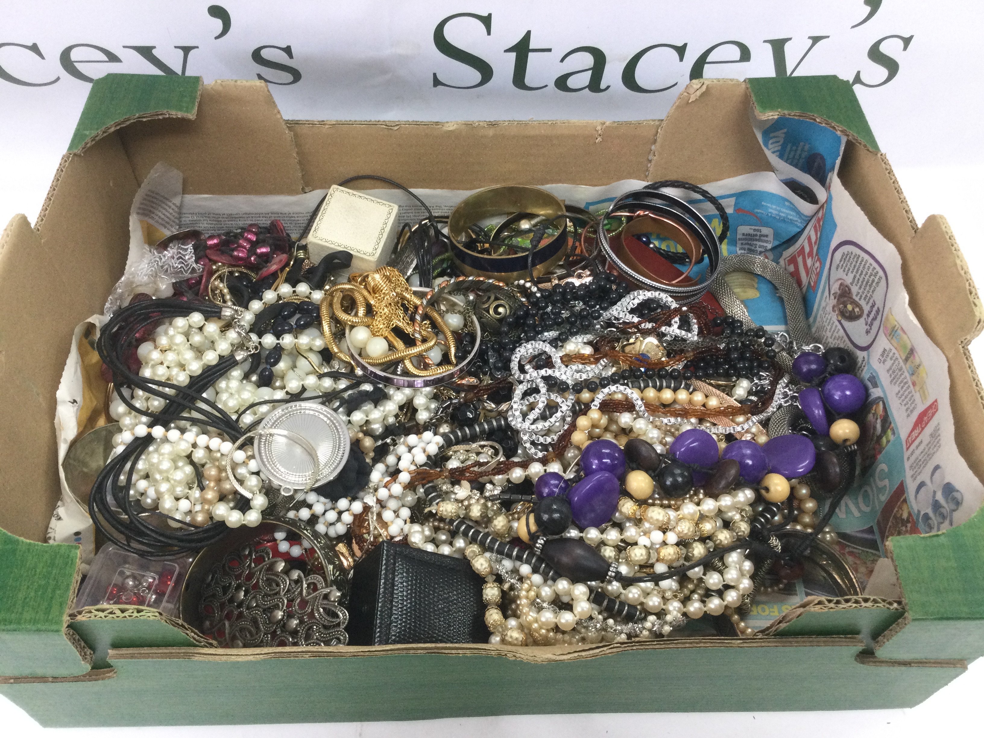 A box of costume jewellery. Shipping category B.