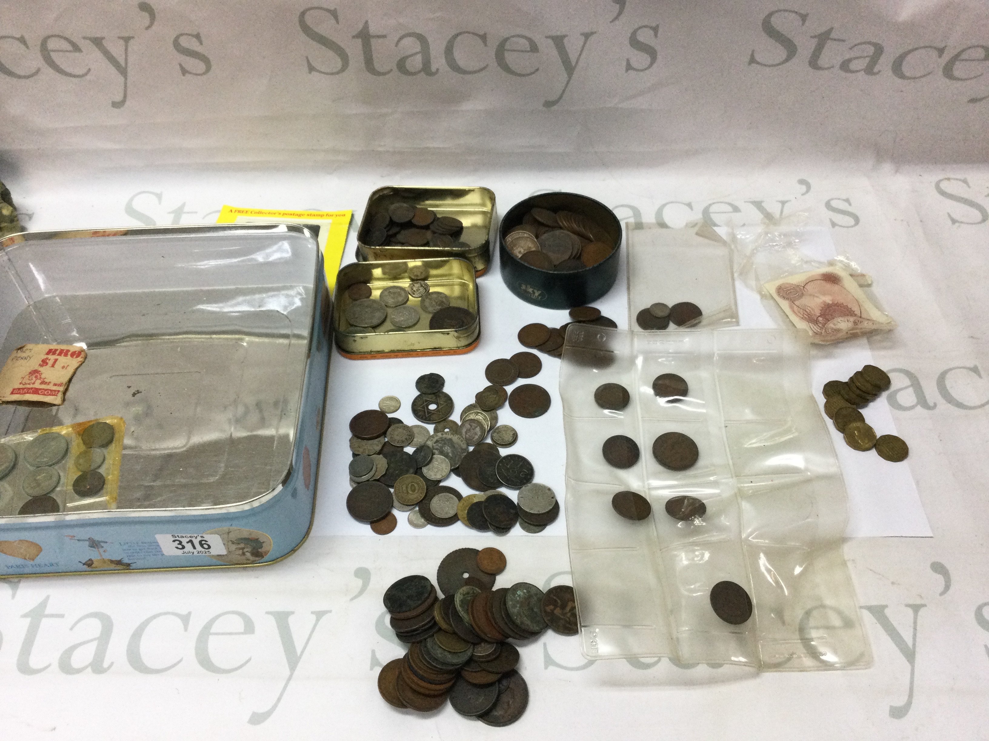 A mixed collection of British and commonwealth coinage. Postage B