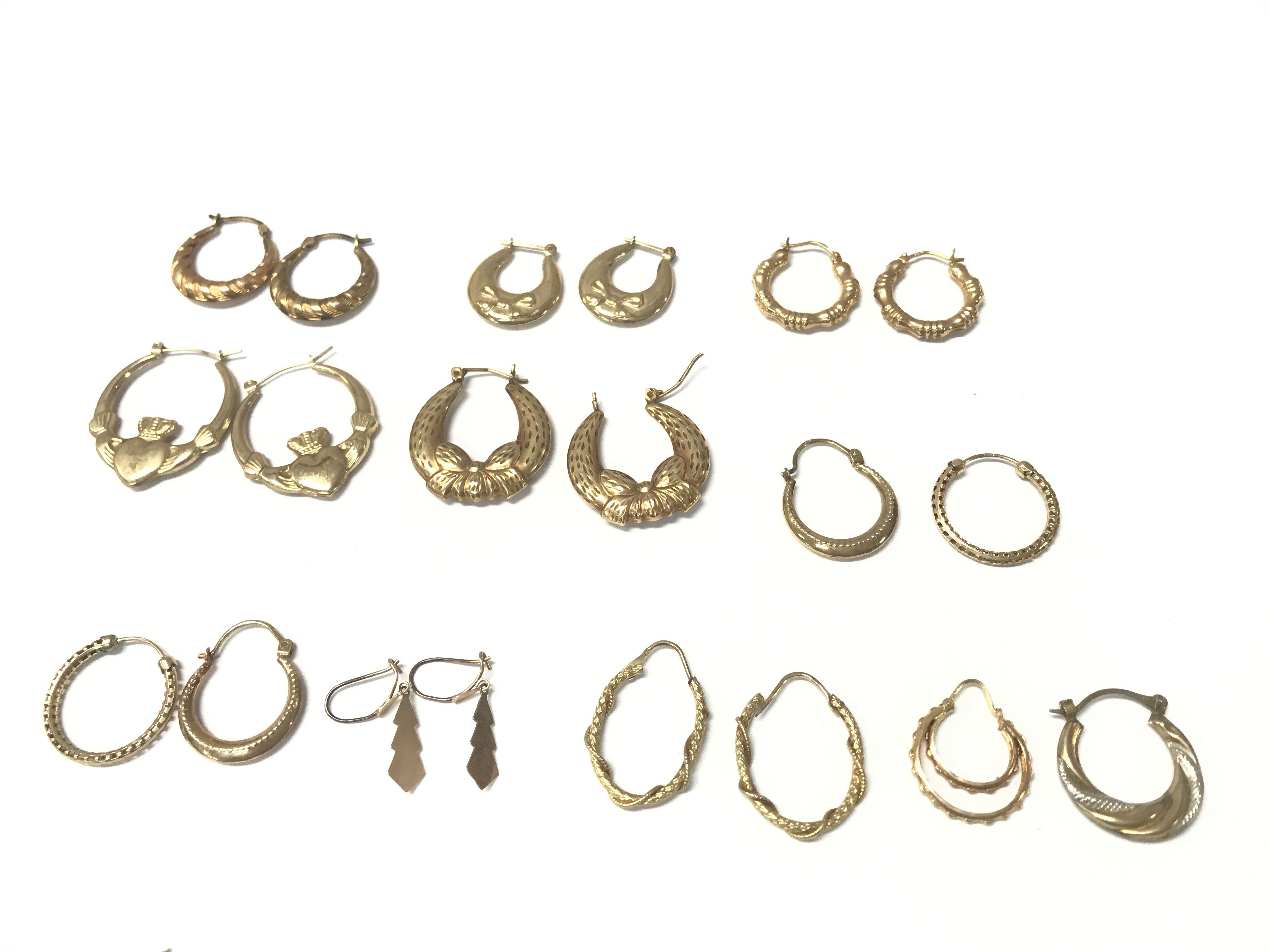 A Collection of 9ct gold earrings. 15.67g Postage A