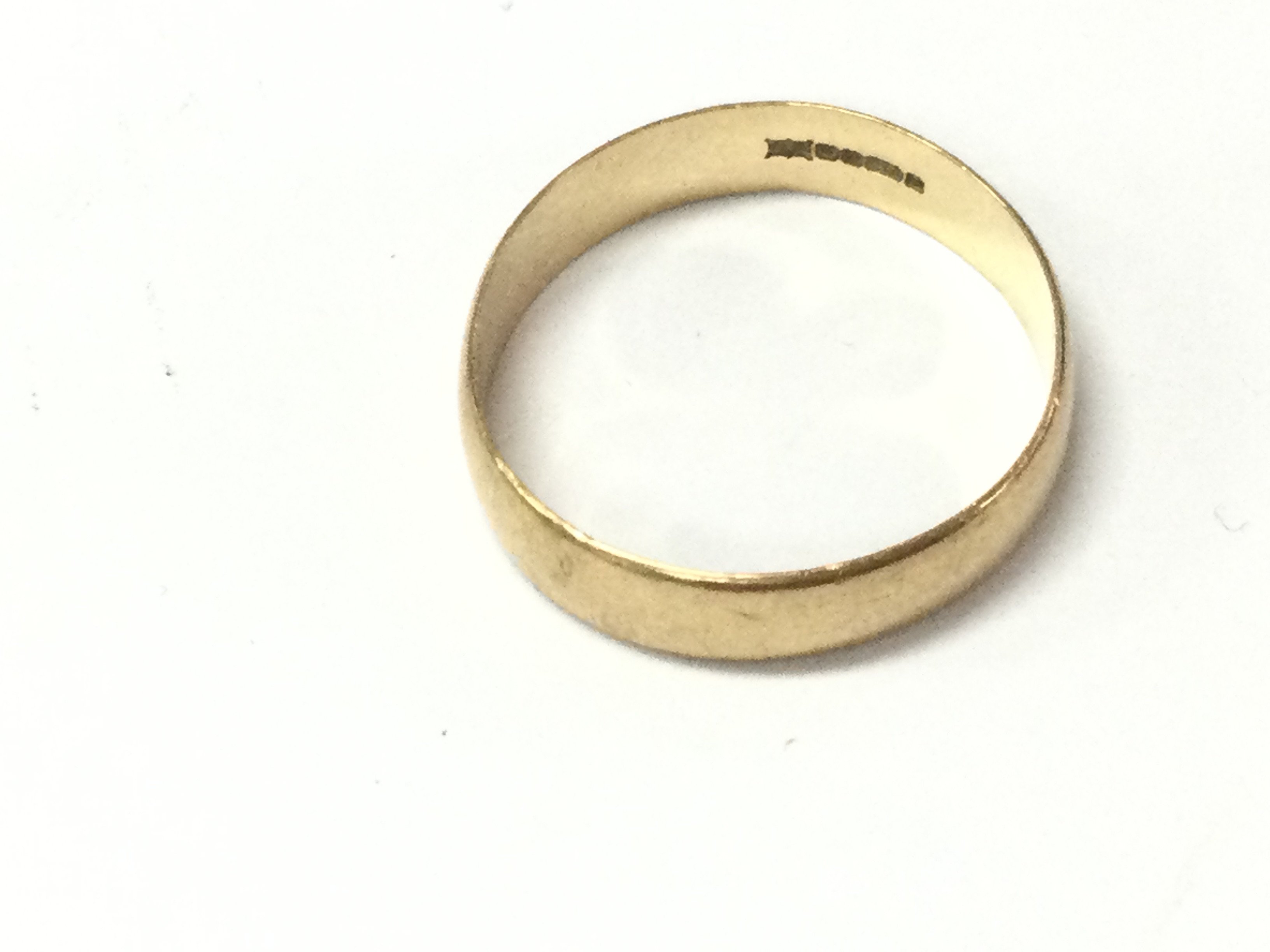 A 9ct gold ring. Size U and 2.18g