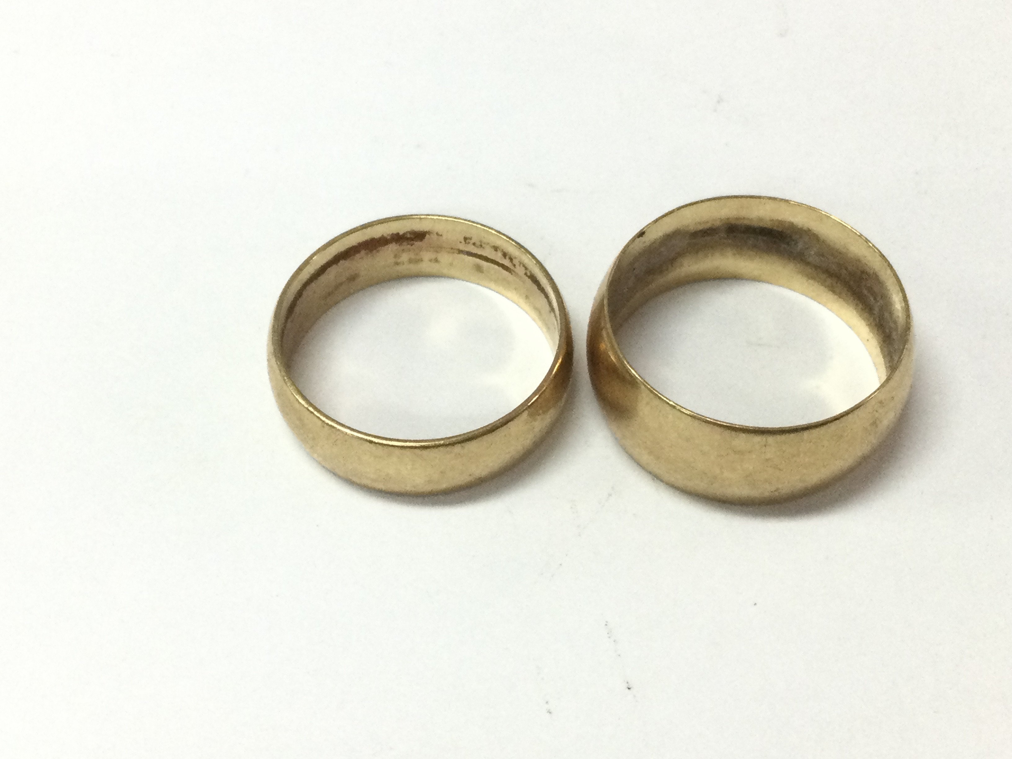 Two 9ct wedding bands. Total weight 7.83g Postage A
