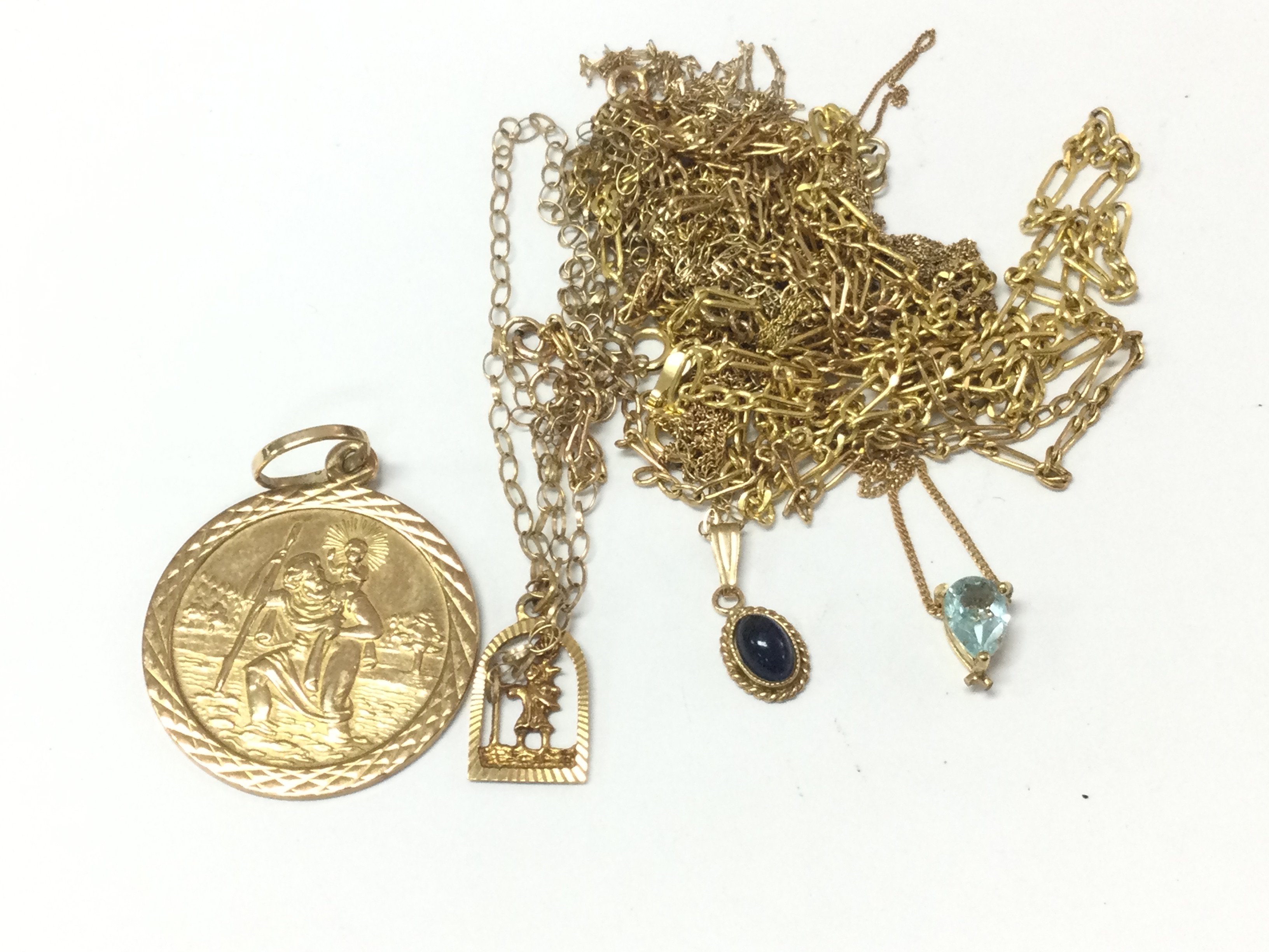 A collection of assorted 9ct gold including pendants and chains some A/F 18.16g 1 14k gold chain 0.96g Postage A
