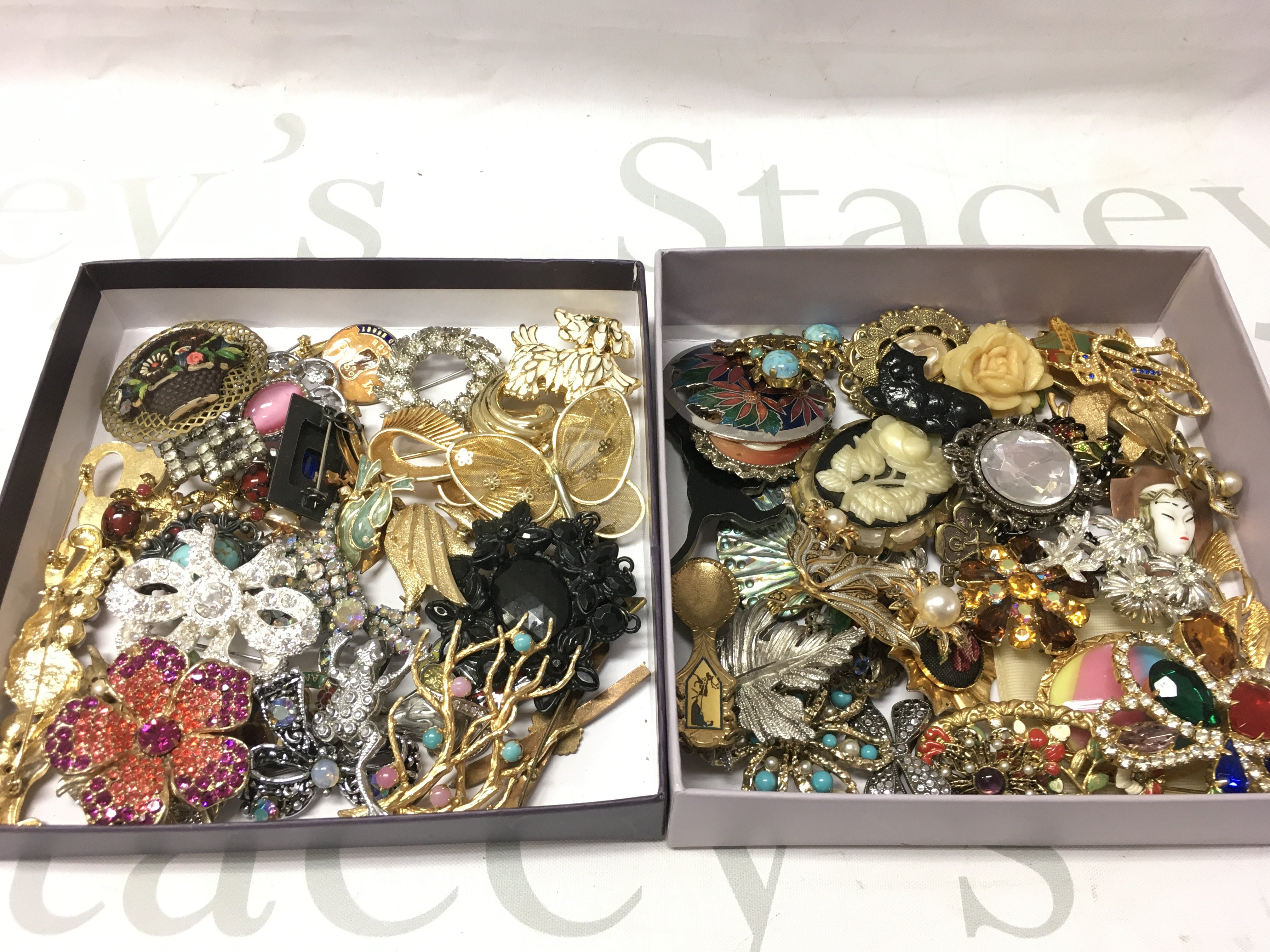 Two trays containing a large collection of mixed brooches. Postage B