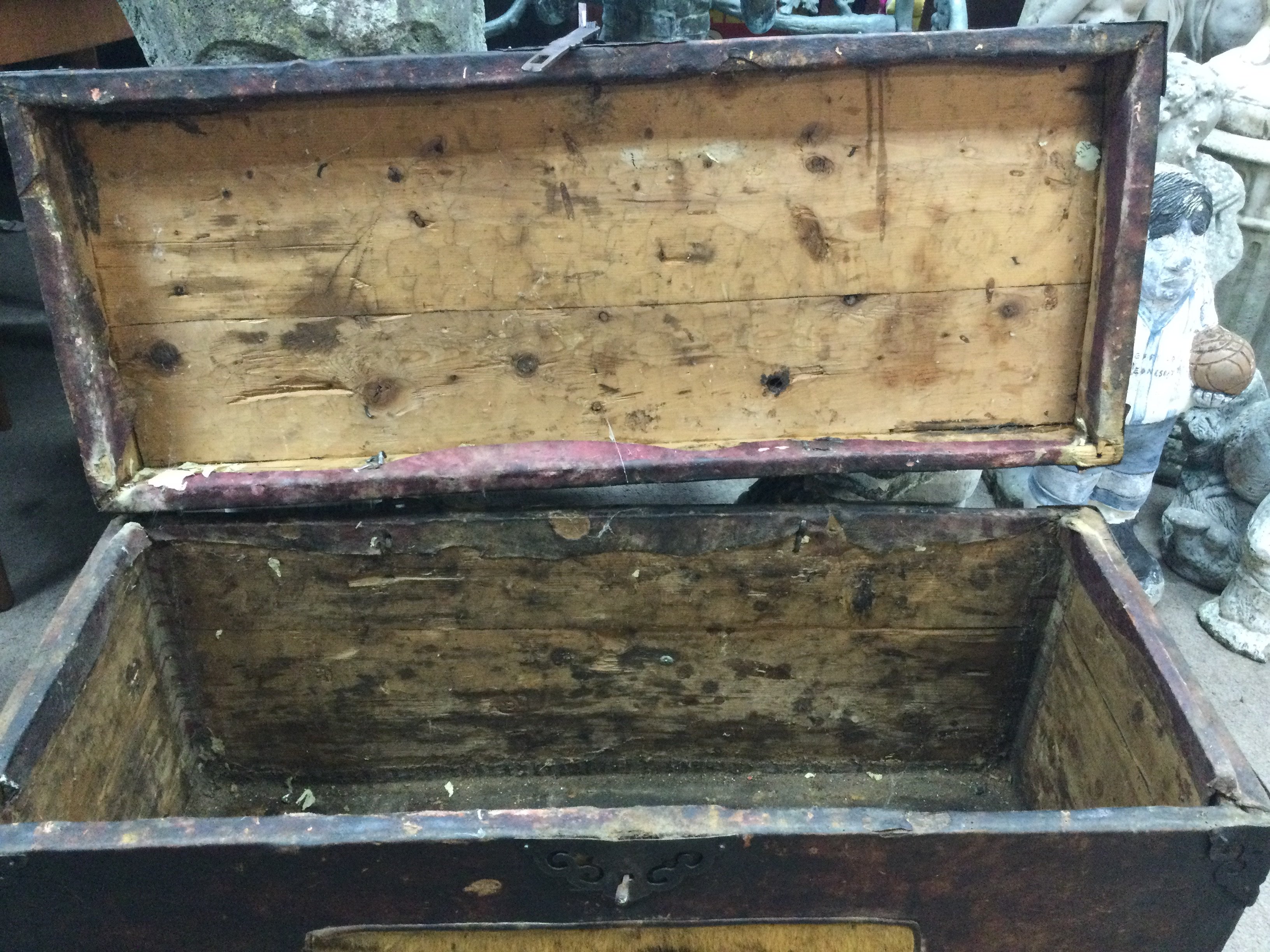 An early 19th century chest banded in leather and tiger skin . Dimensions 35cm long 85cm wide 42Cm tall