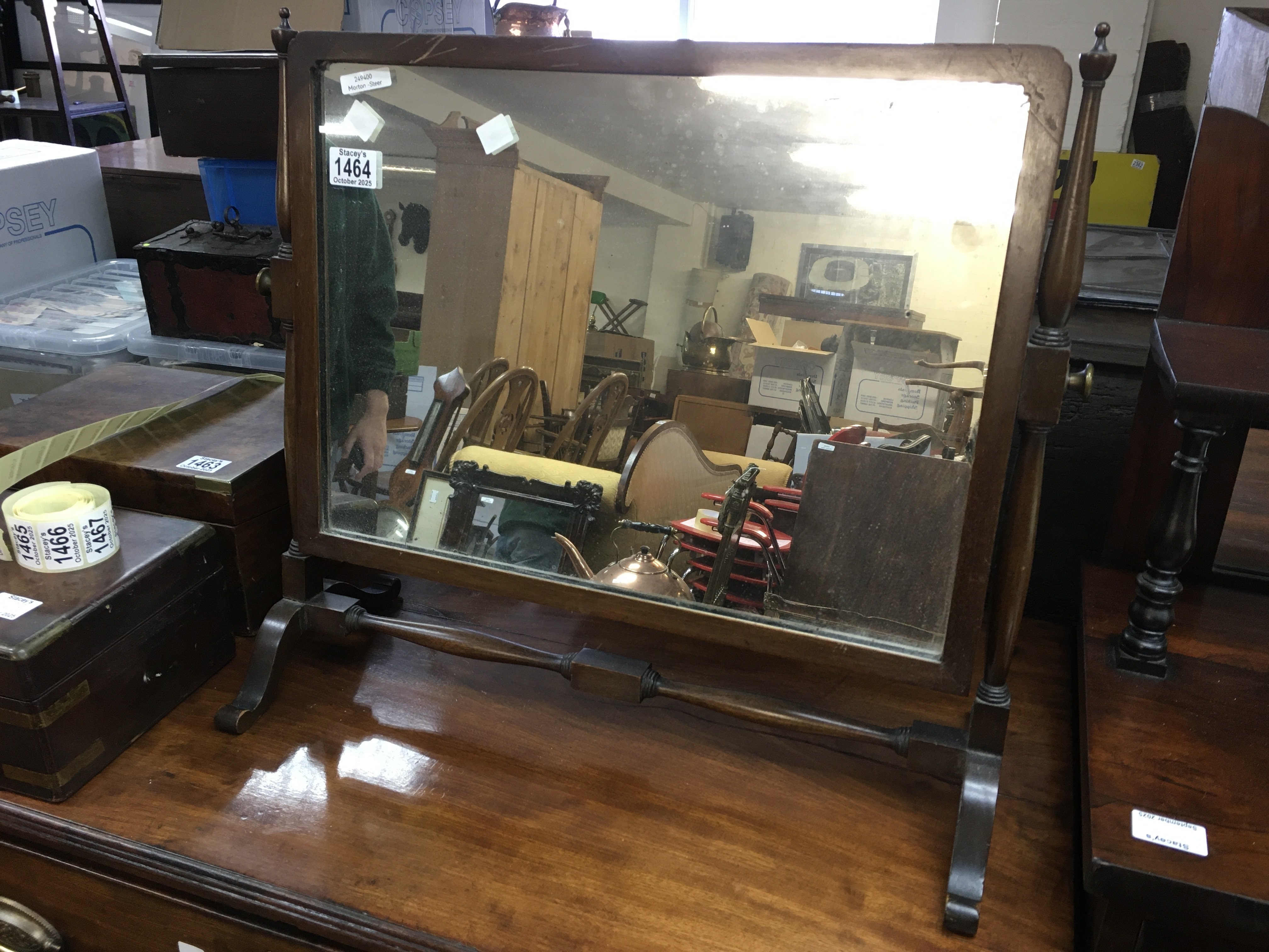 An Edwardian mahogany dressing table mirror with turned supports. 54cm x 50cm