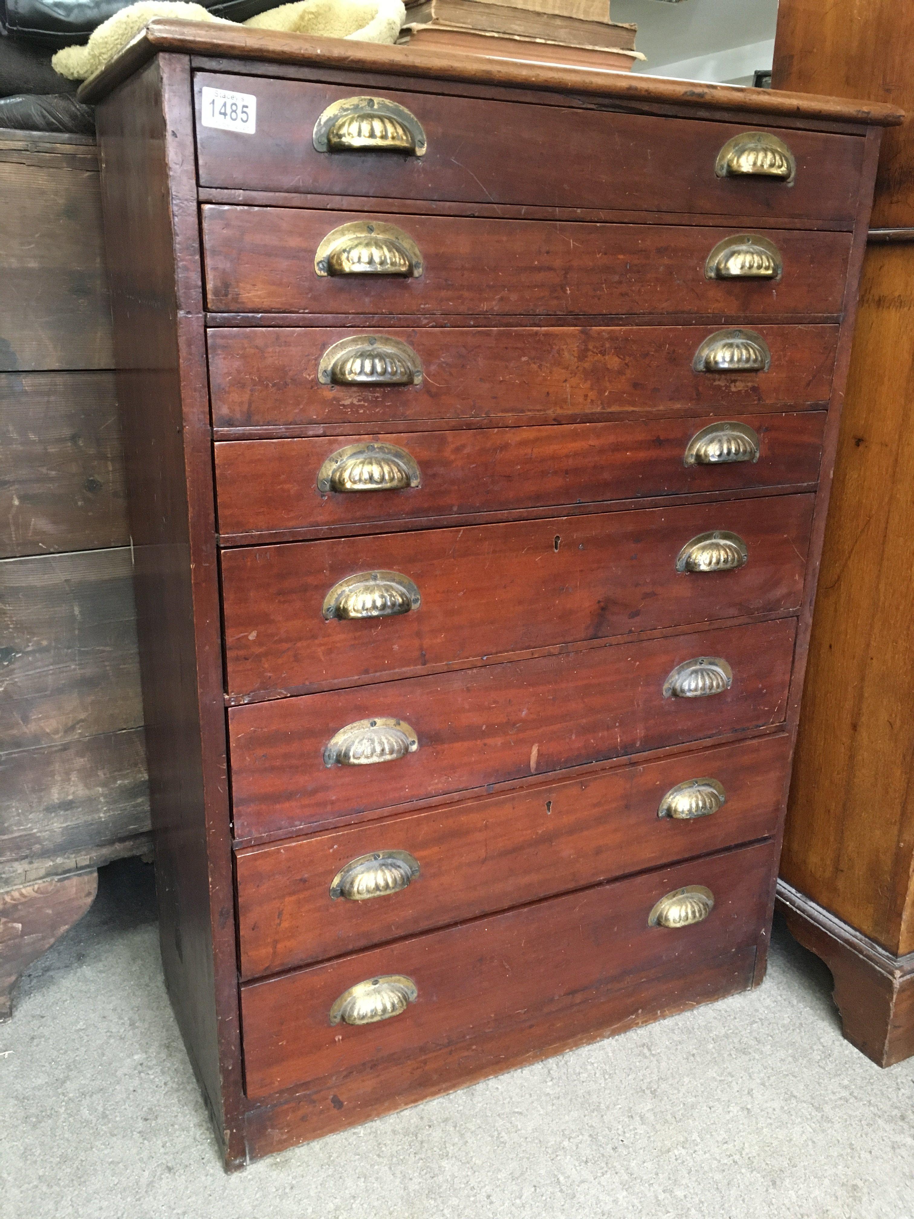 A mahogany collector&#2013266057۪s cabinet fitted with 8 drawers. 104cm x 35cm x 72cm