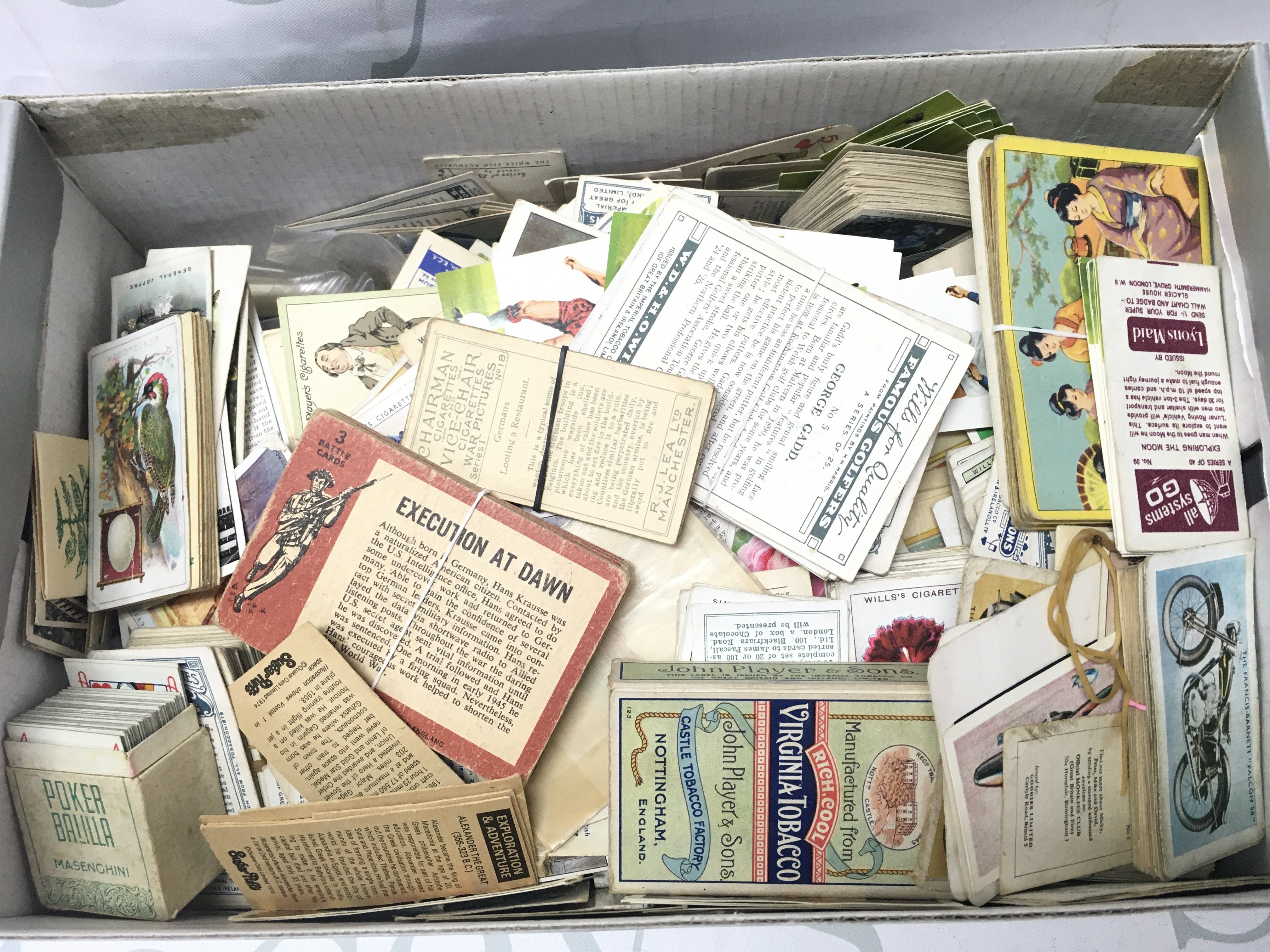 A shoe box of loose cigarette and trade cards including Wills, Players. Postage category B