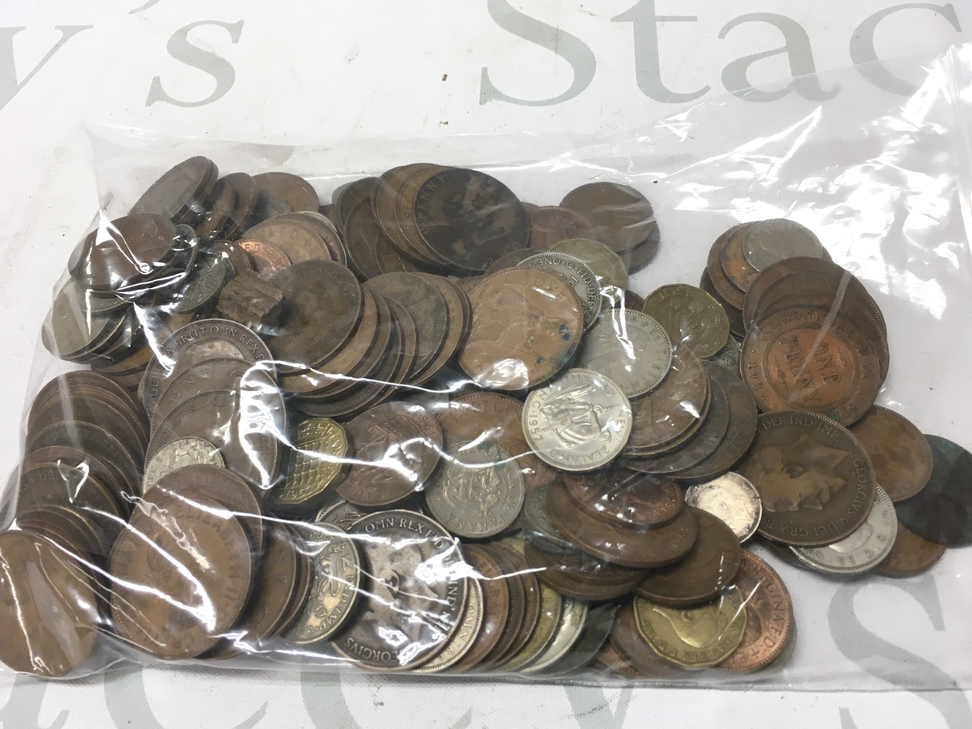 A collection of pennies and other British and world coinage ,no reserve postage cat A