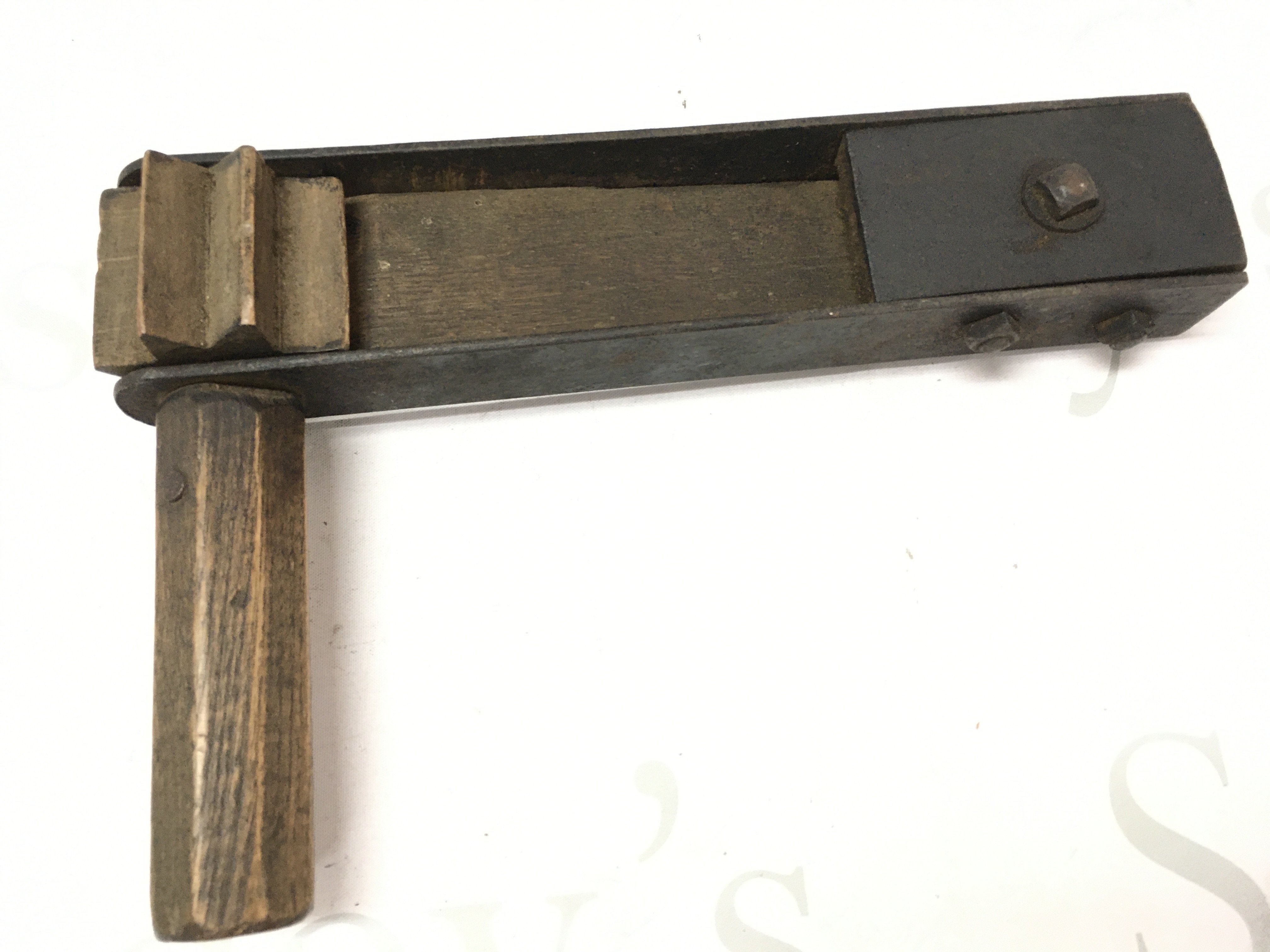 A ww1 has rattle . Postage category b