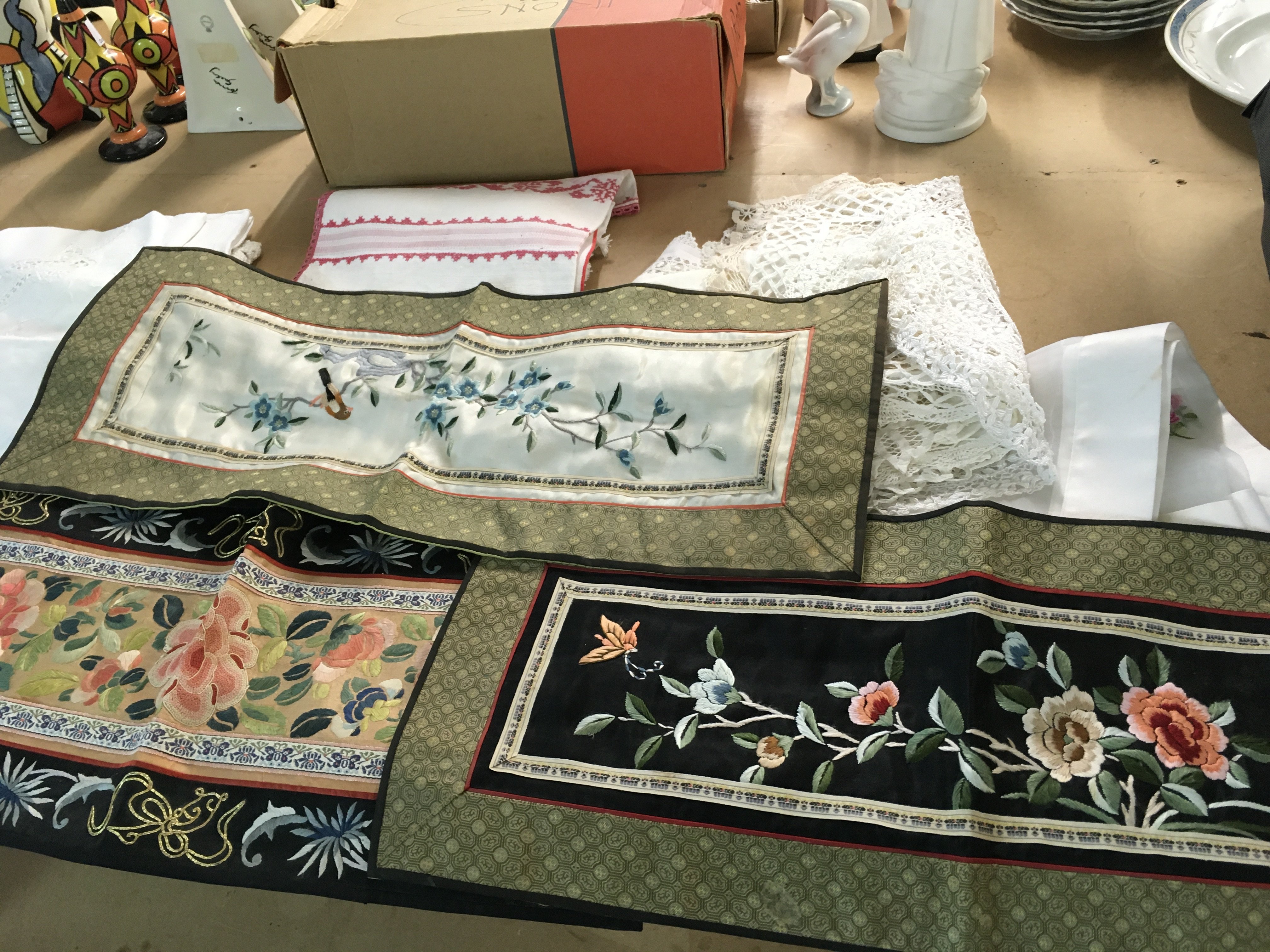 A small collection of assorted lining wear. Postage B