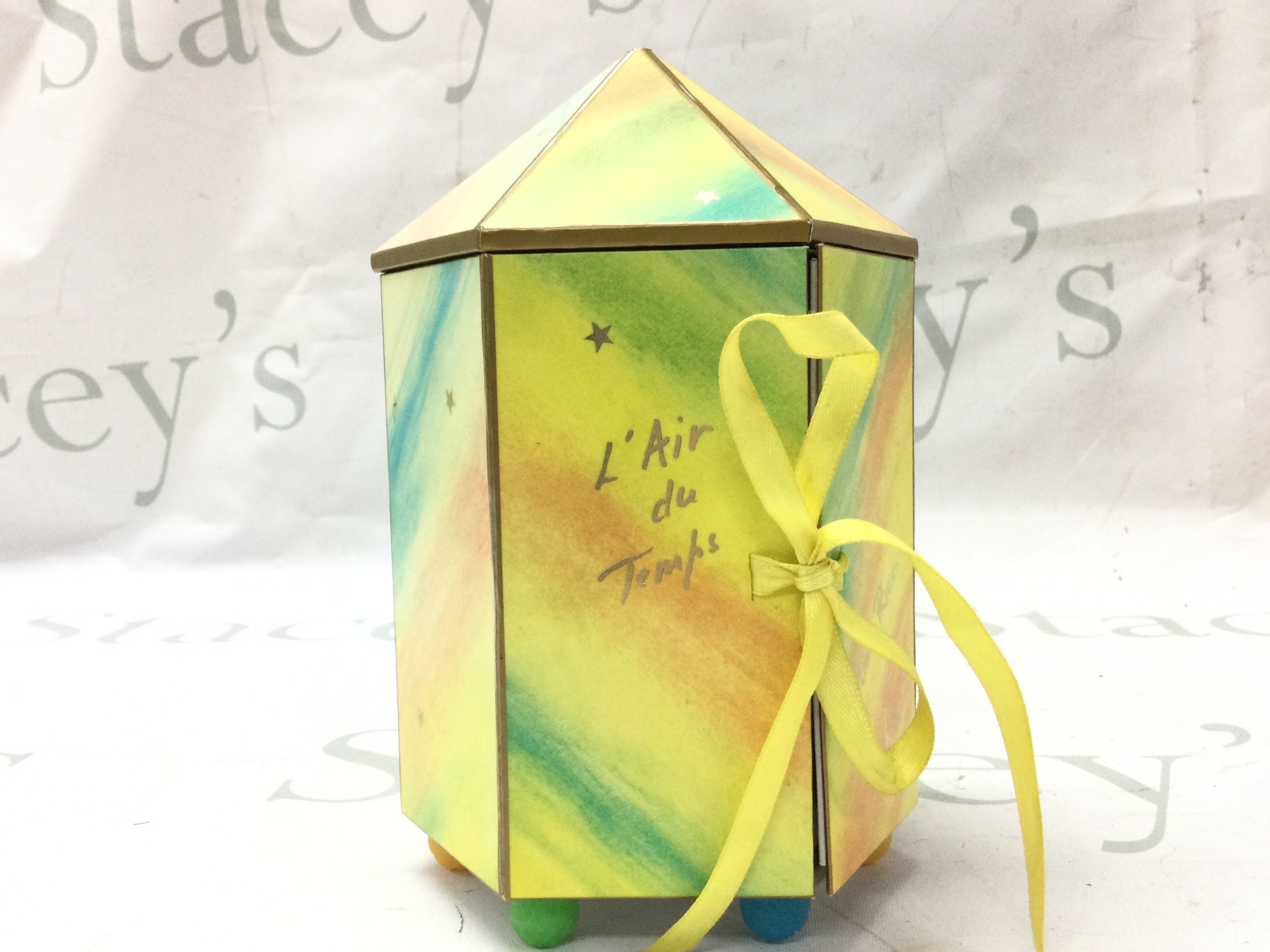 A boxed Nina Ricci L Air Du Temps 15 ml New Lalique Doves Green Perfume Bottle. This lot cannot be posts