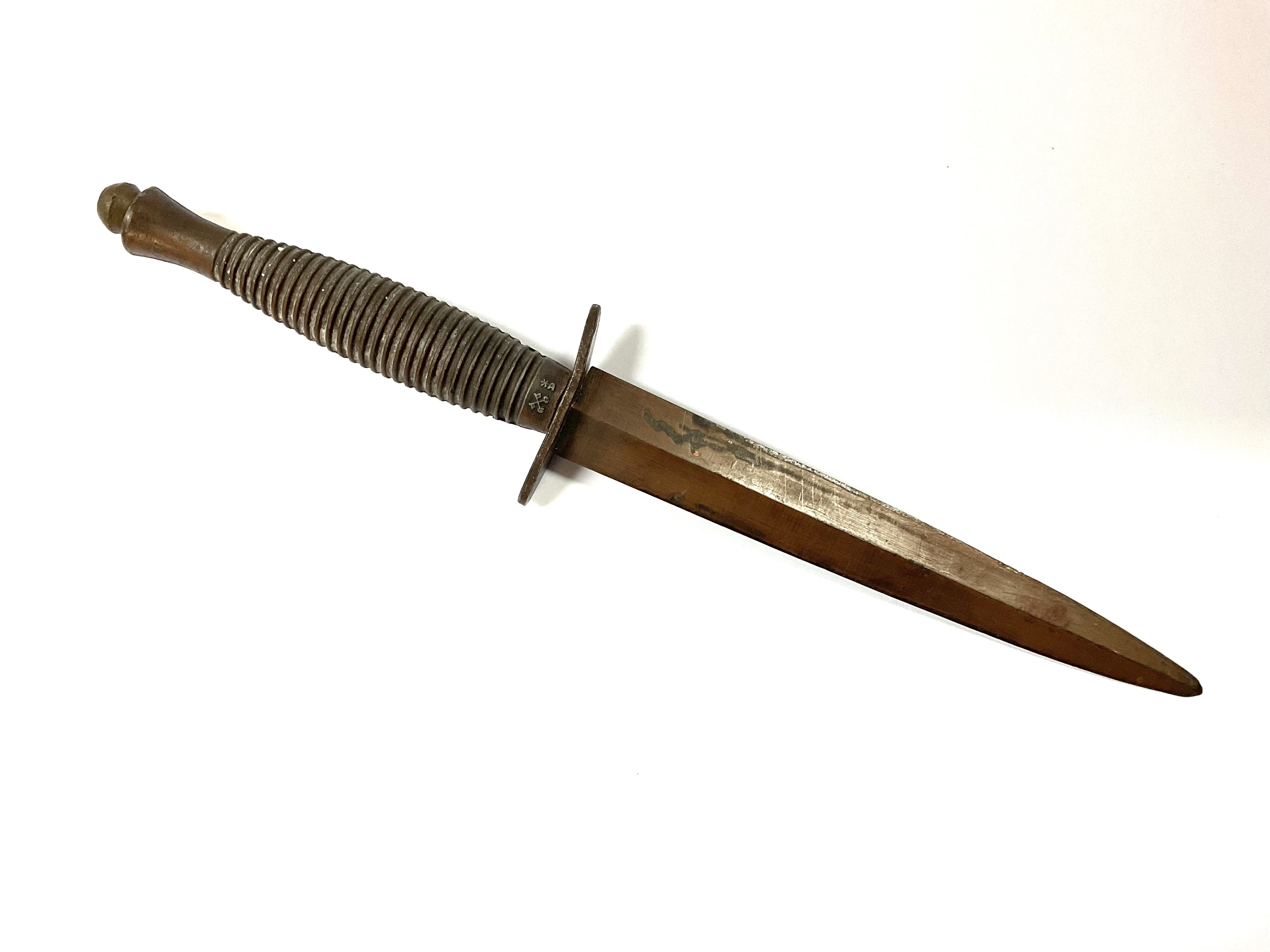 British 3rd Pattern Fairbairn - Sykes Fighting Knife. 175mm long double edged blade. Overall length 295mm. Crossed keys & *D mark to grip