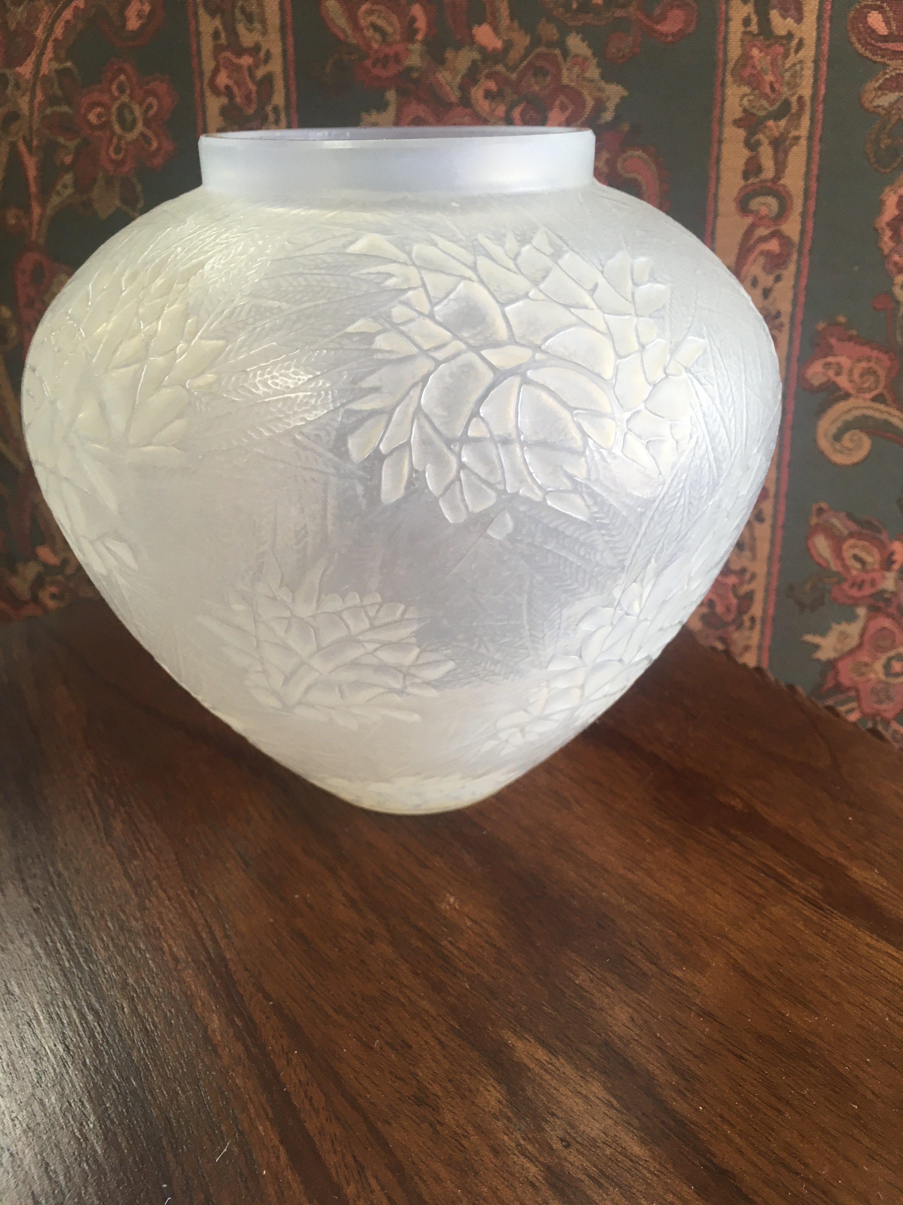 A Lalique Esterel lamp vase 18 cm .