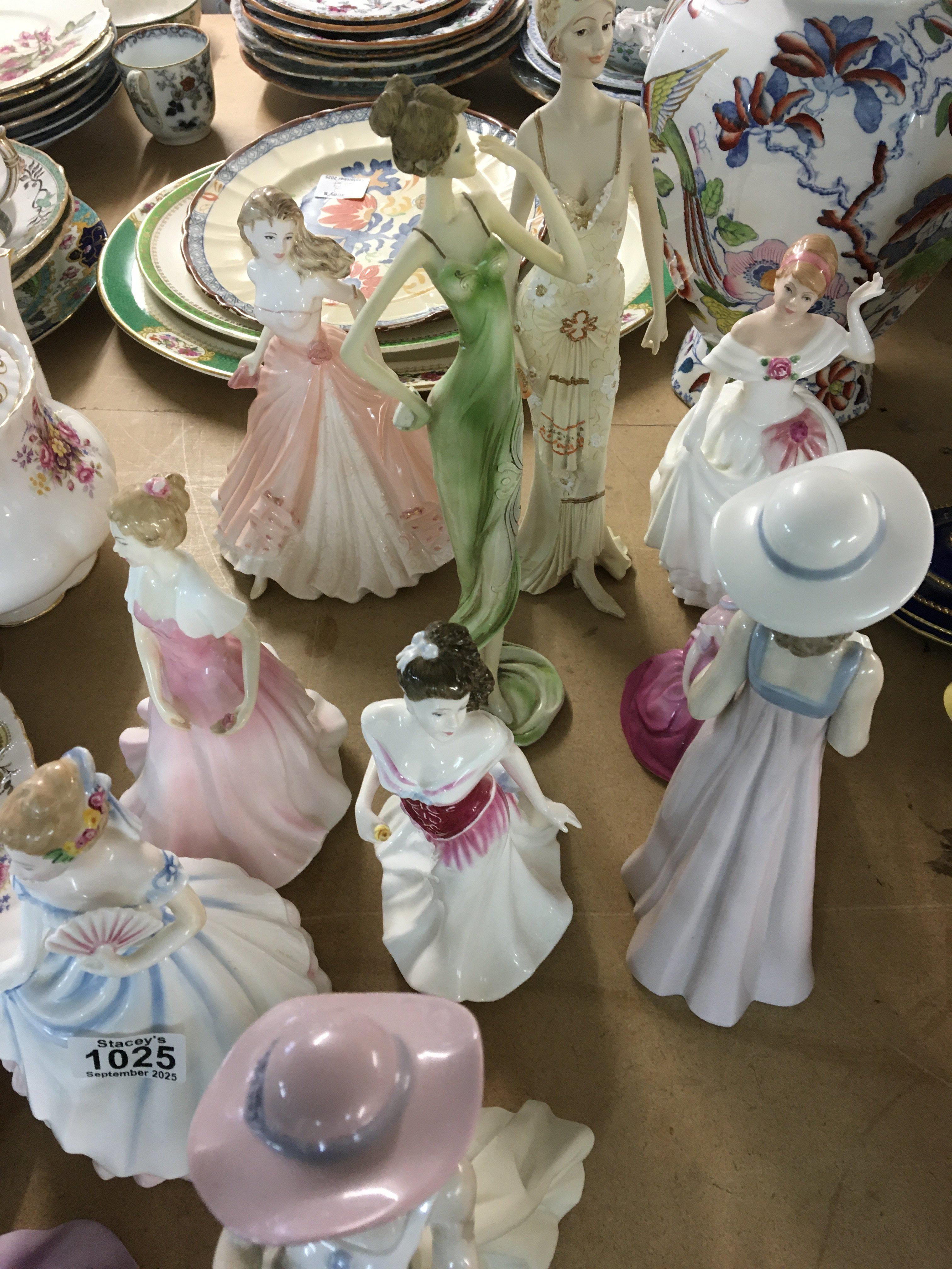A collection of 12 figures including Doulton.