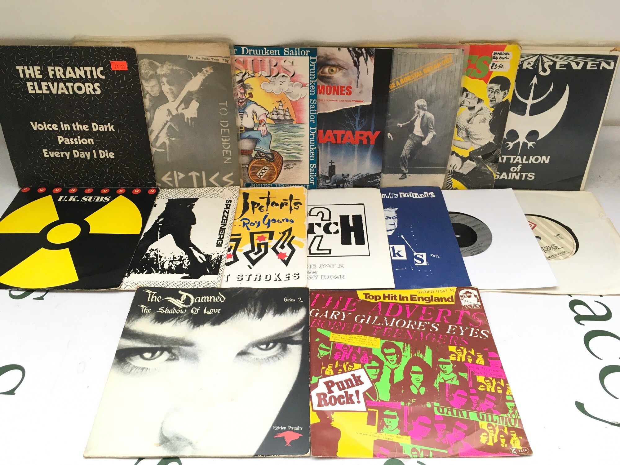 Thirty punk 7" singles by various artists including UK Subs, Ramones, Sham 69 and others. Includes coloured vinyl pressings.
