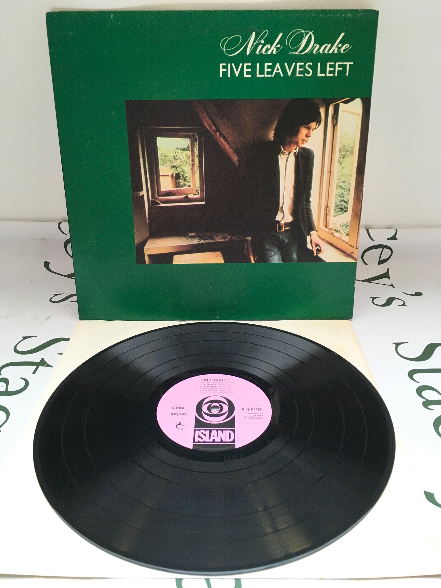 A first UK pressing of the Five Leaves Left LP by Nick Drake ILPS 9105. Vinyl EX.
