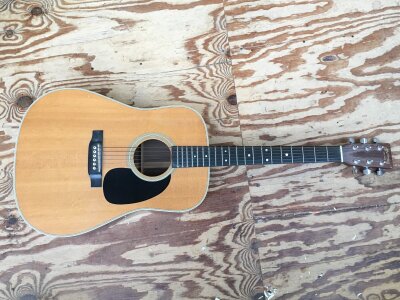 A 2003 Martin D28 acoustic guitar, serial number 968212. Comes supplied with original Martin branded hard carry case. In a great condition with some marks consumerate with age and use, one noticeable ding to the front of the body but nothing major. Please see images.