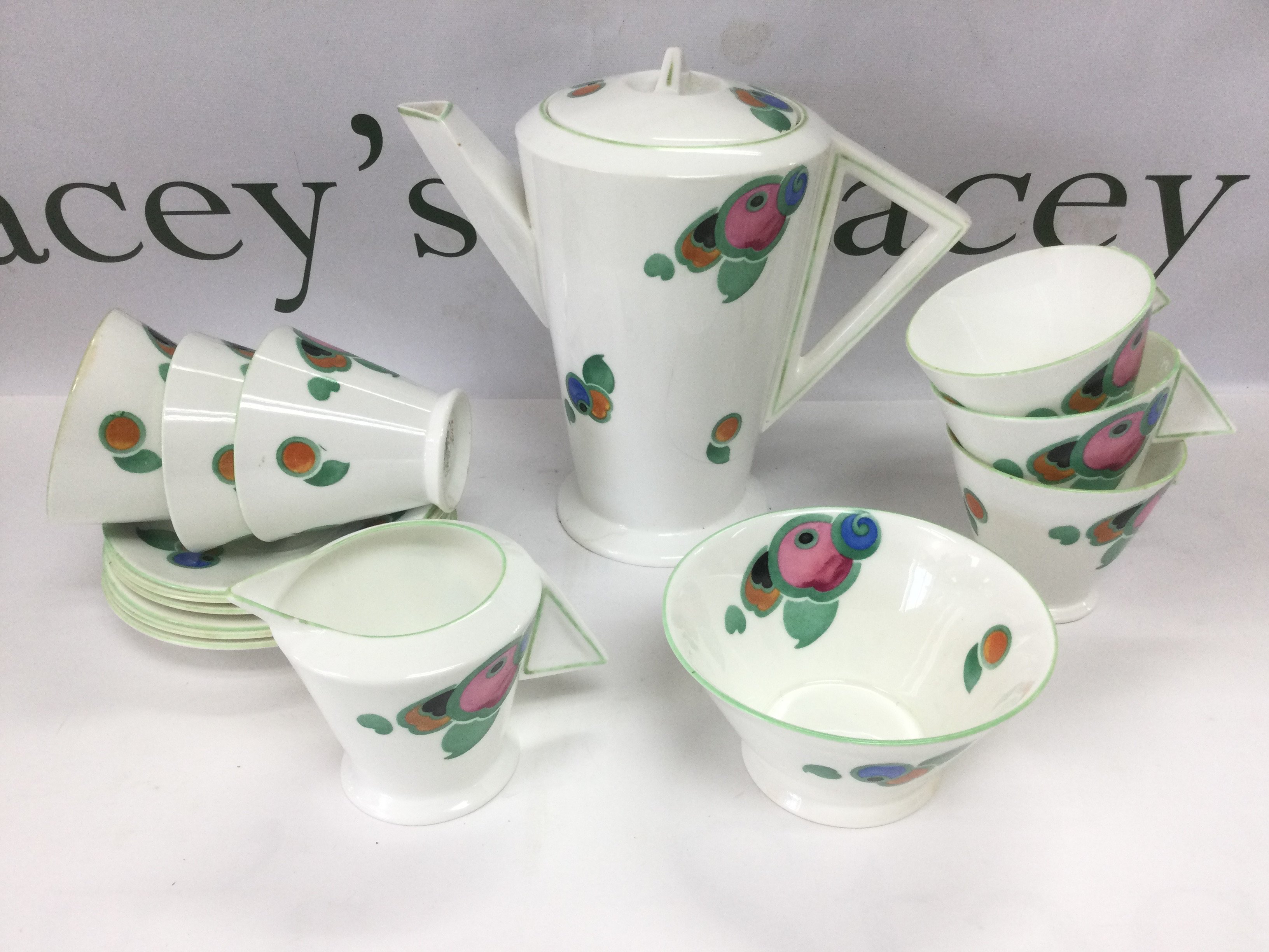 A Shelley Vogue tea service, damage to teapot. Shipping category D.