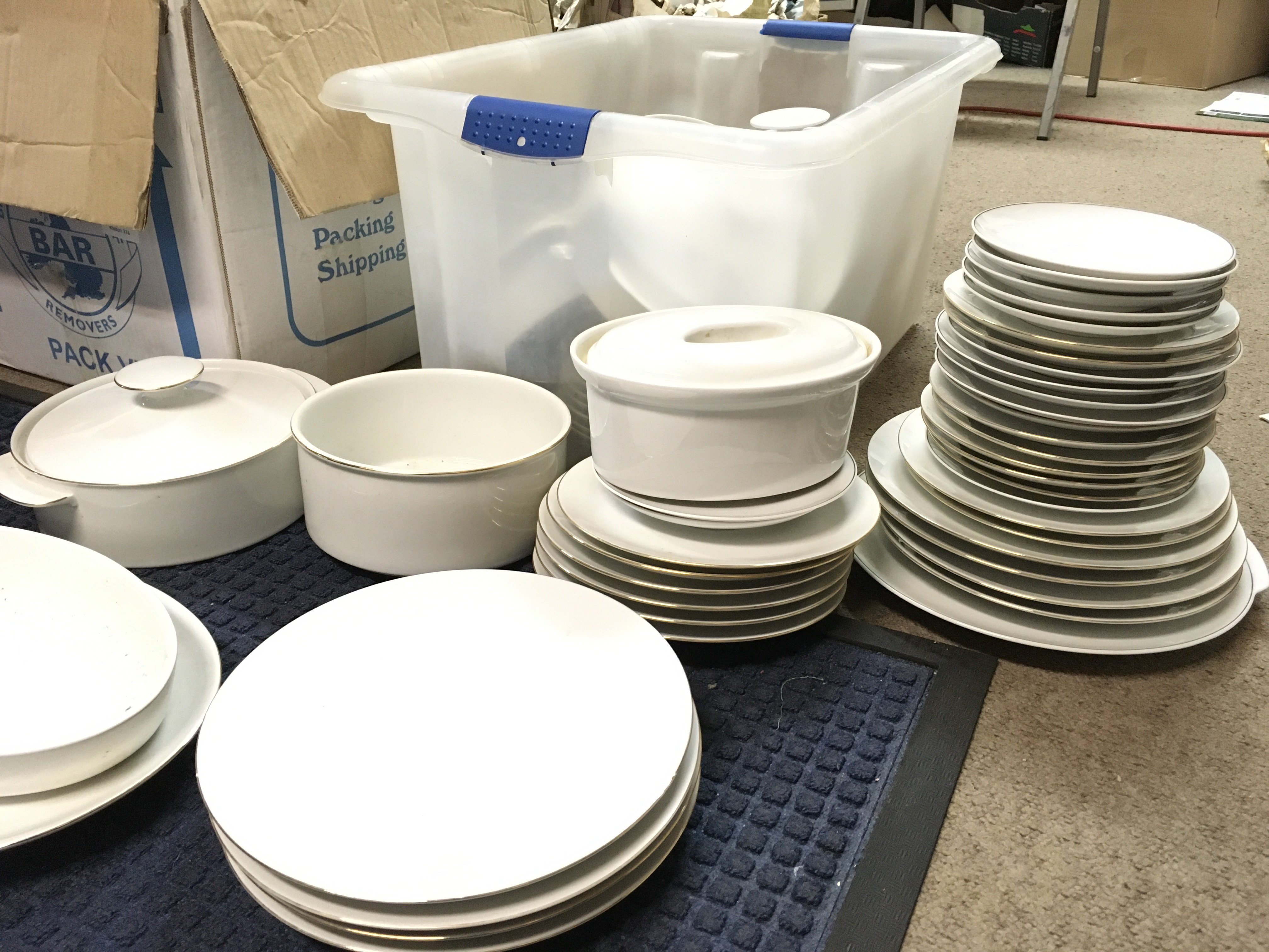 A collection of mid 20th century German Thomas dinner ware including plates, Casserole servers etc. this lot cannot be posted. NO RESERVE