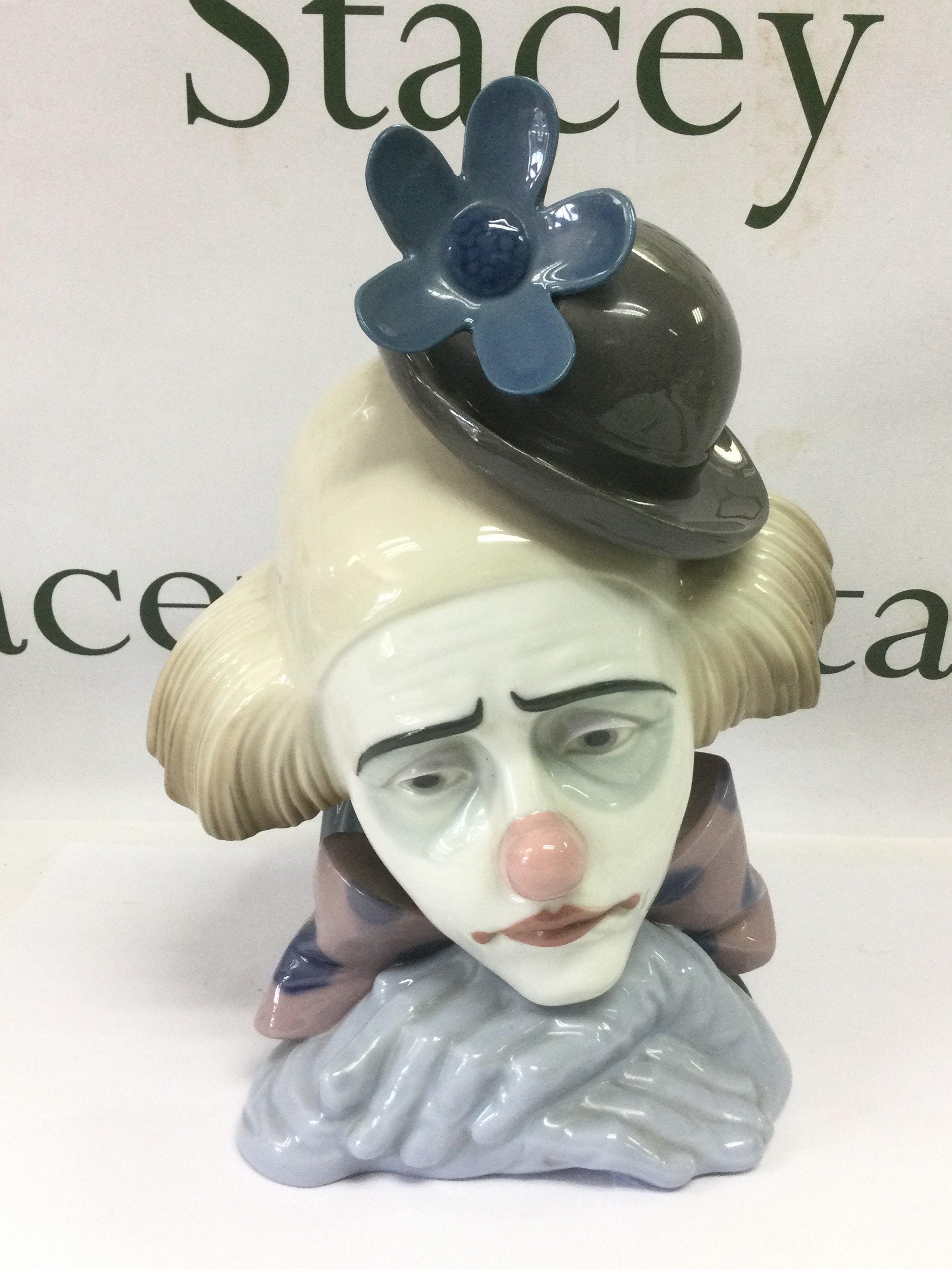 A Lladro figure of a clown, approx height 26.5cm. Shipping category D.