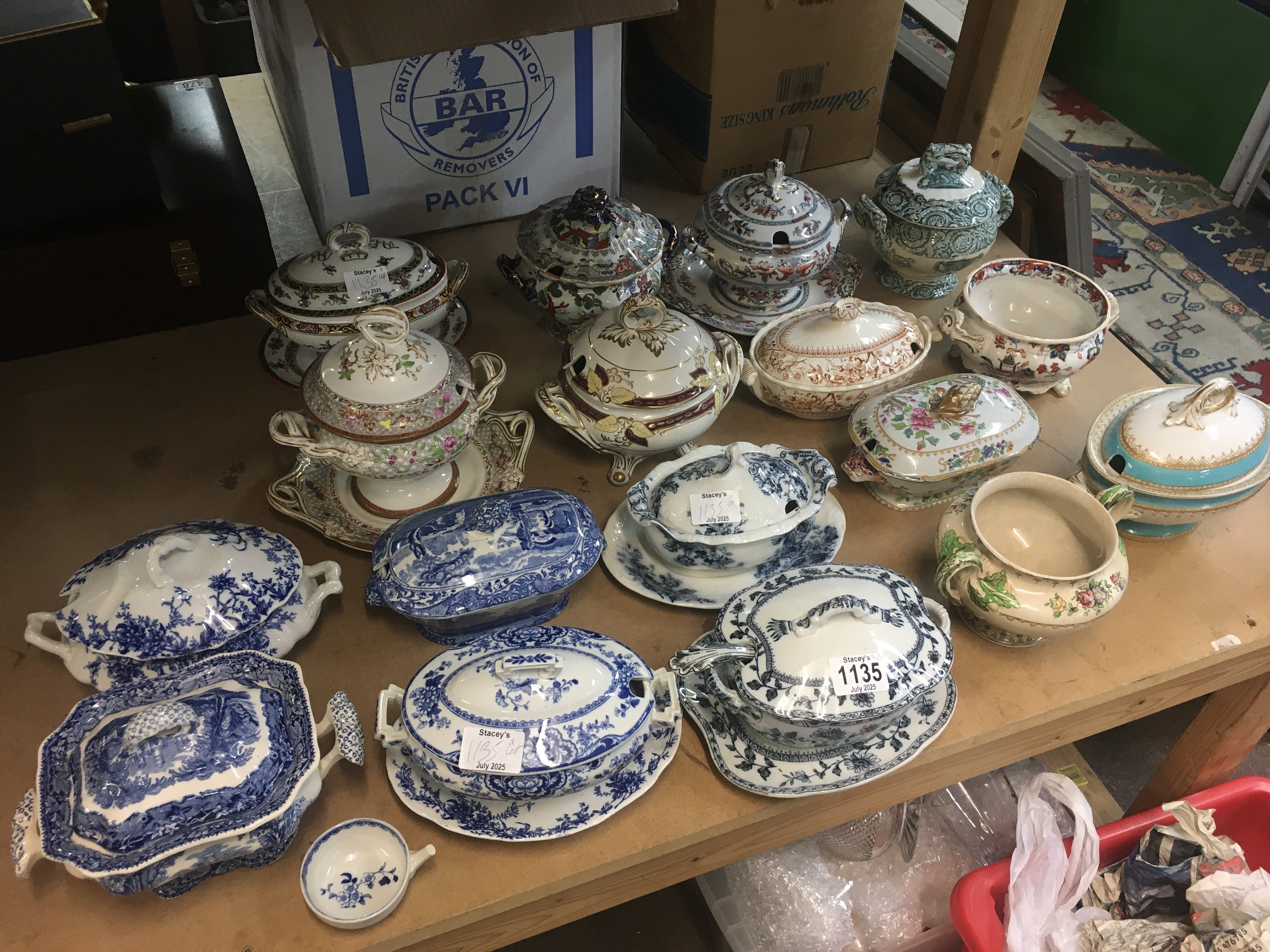 English ceramic tureens with covers and dishes, this lot cannot be posted