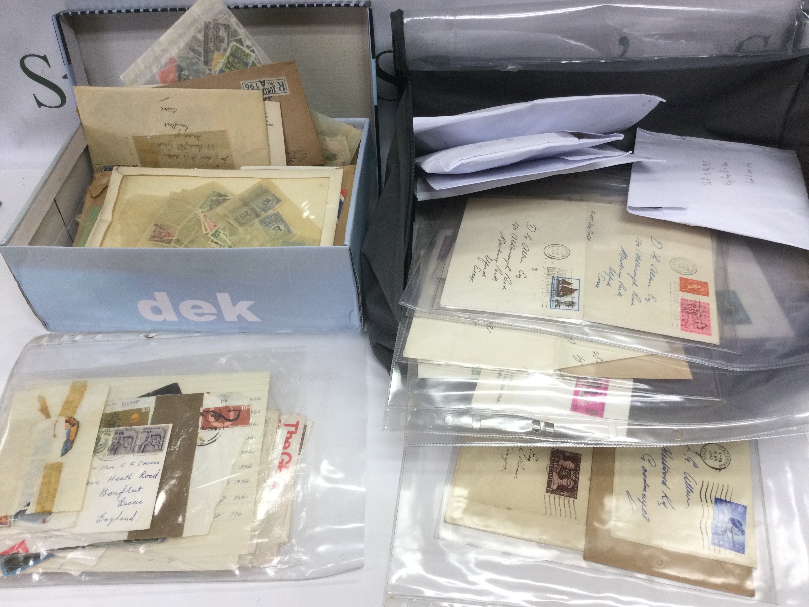 A collection of mixed stamps. Shipping category C.