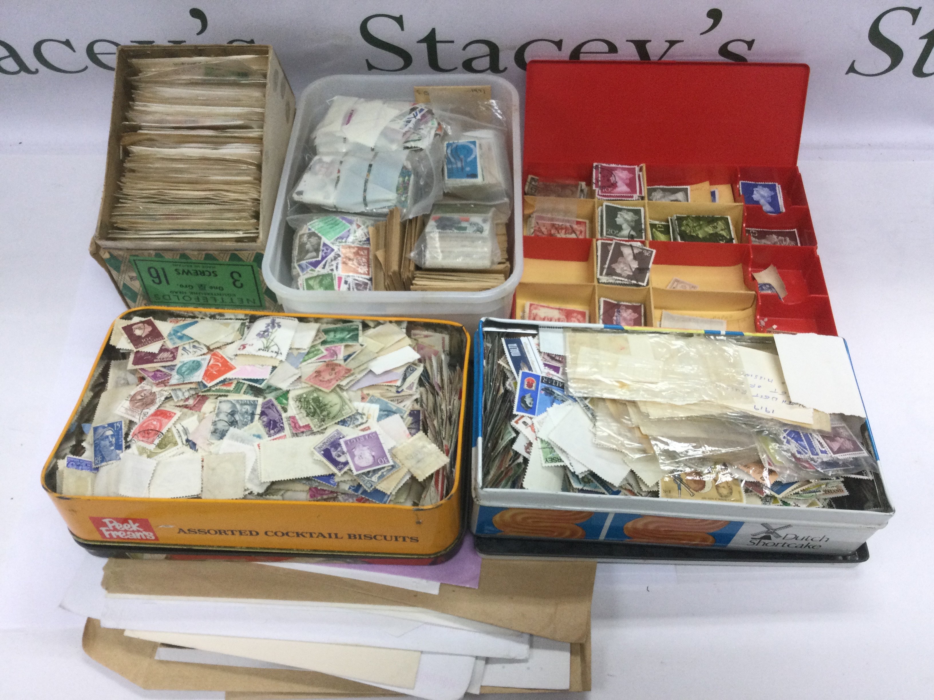 A box of mixed world stamps. Shipping category D.