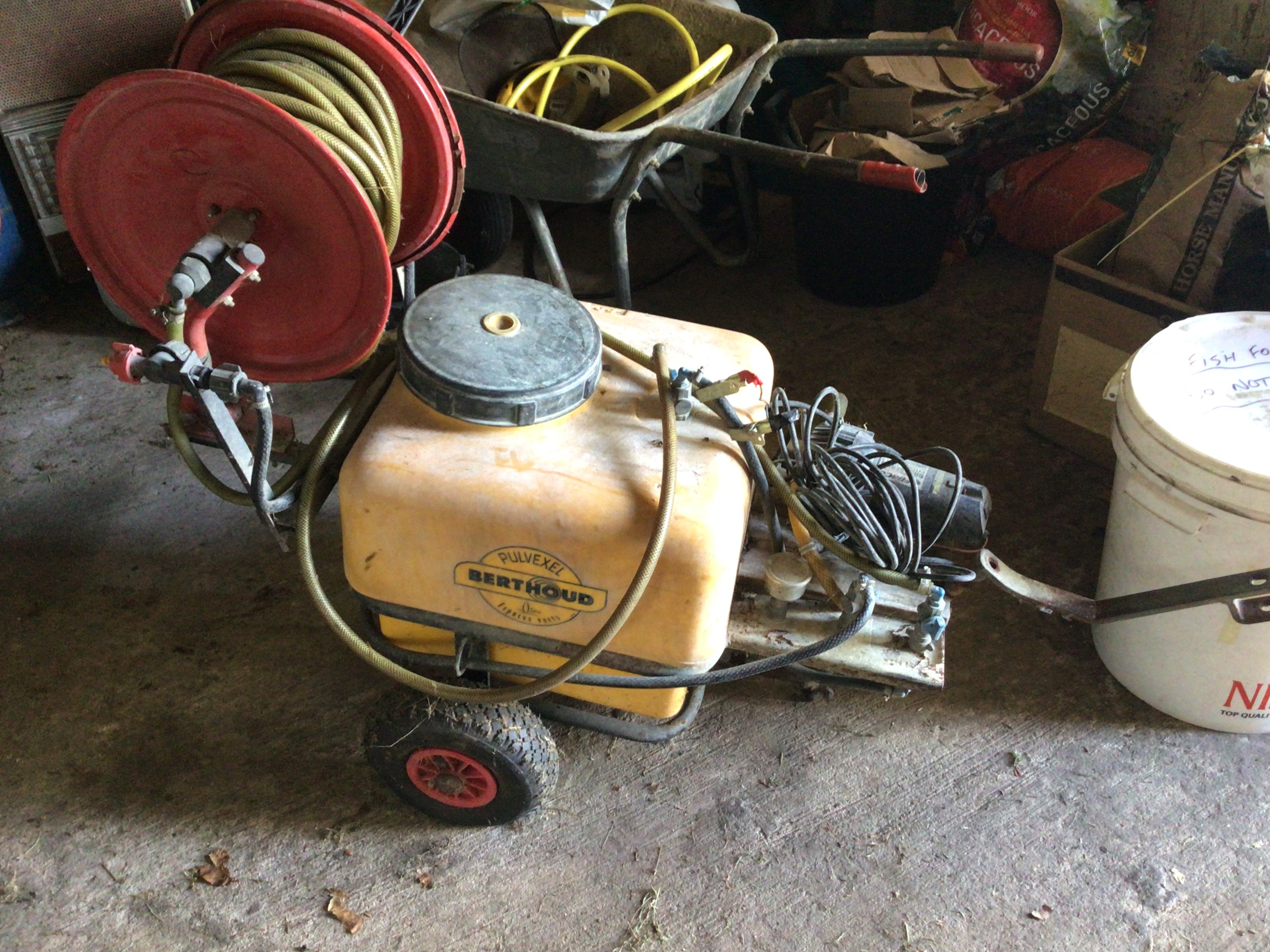 A large garden leisurebattery operated electric garden sprayer 50L capacity tank with attached hose and one other conforming sprayer (2)