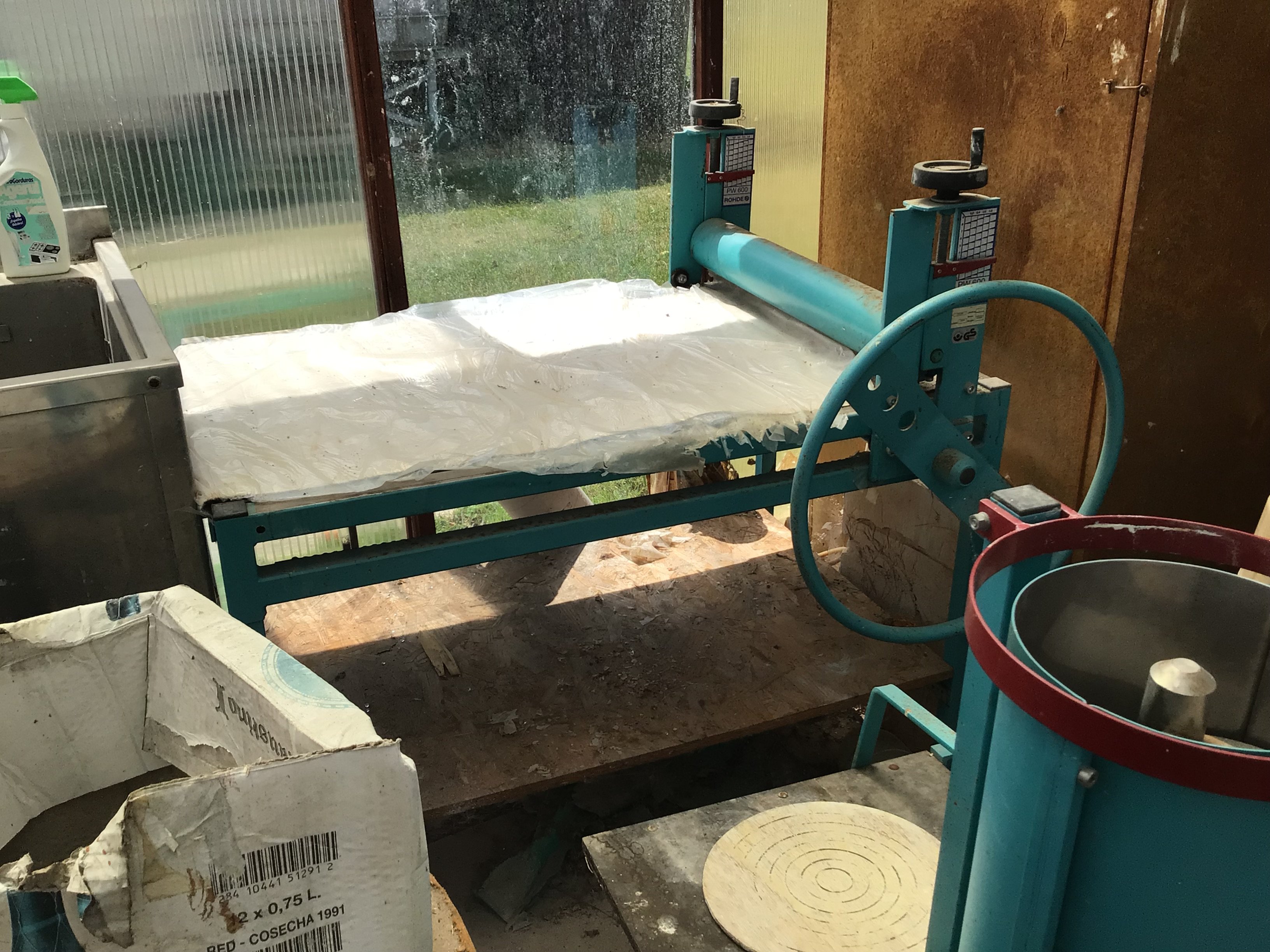 A PW 600 Rohde clay roller table fully functional.