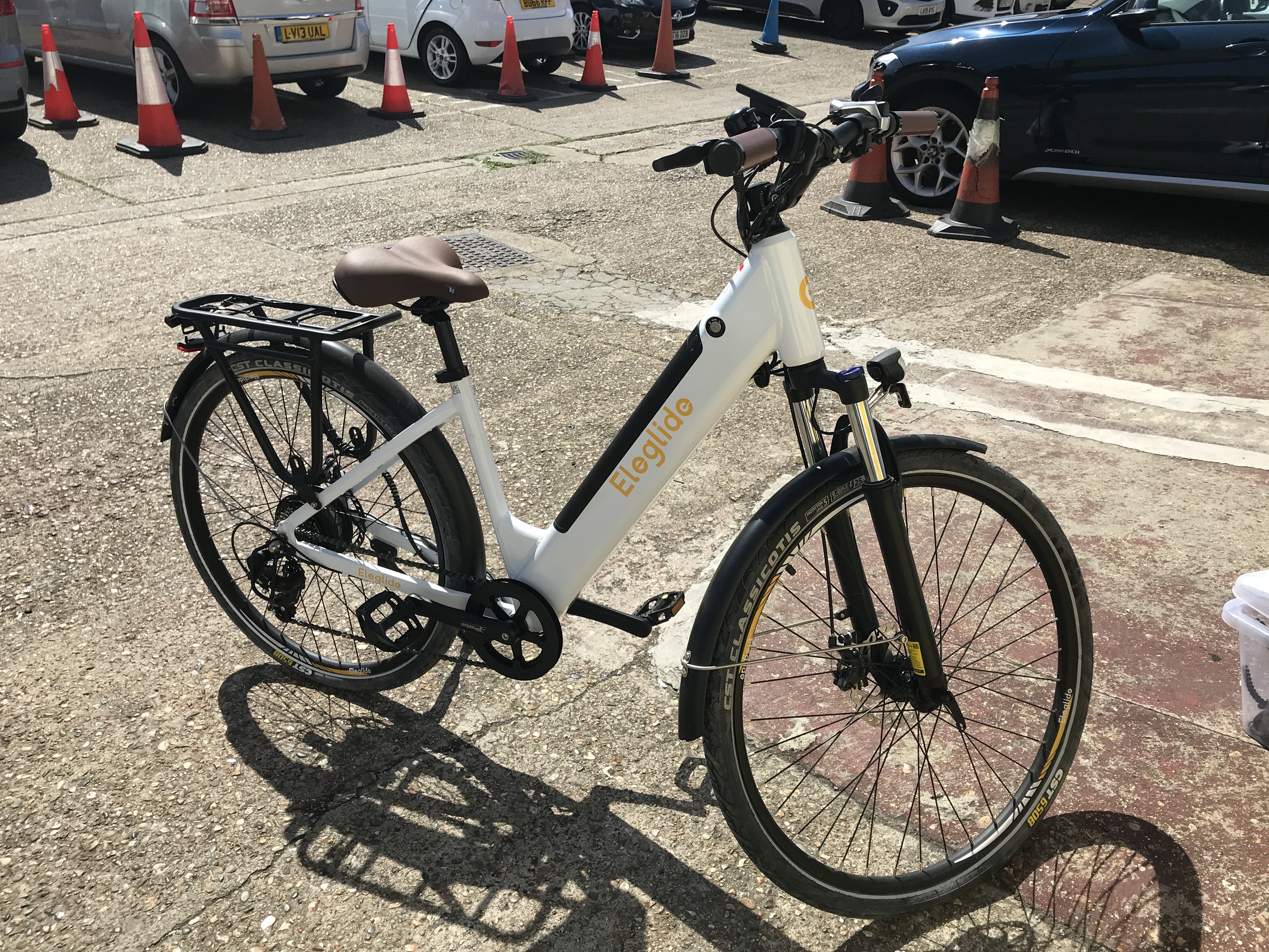 Eleglide Electric Trekking Bike T1 with equipment.